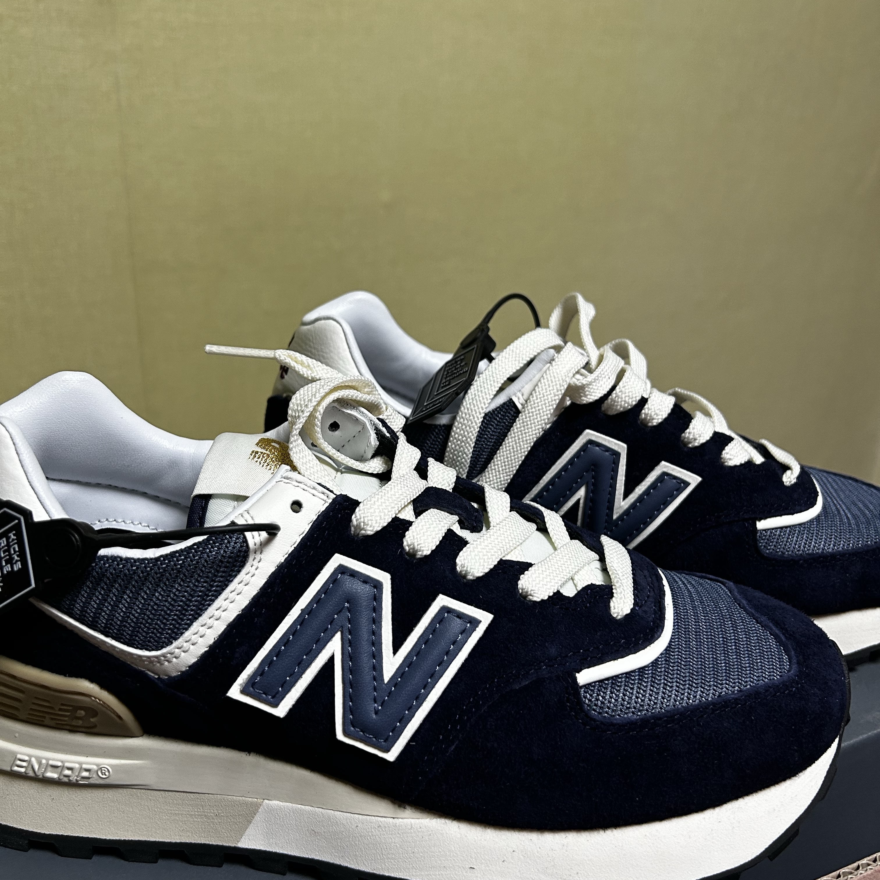 New Balance 574 Legacy Navy 착용 스타일