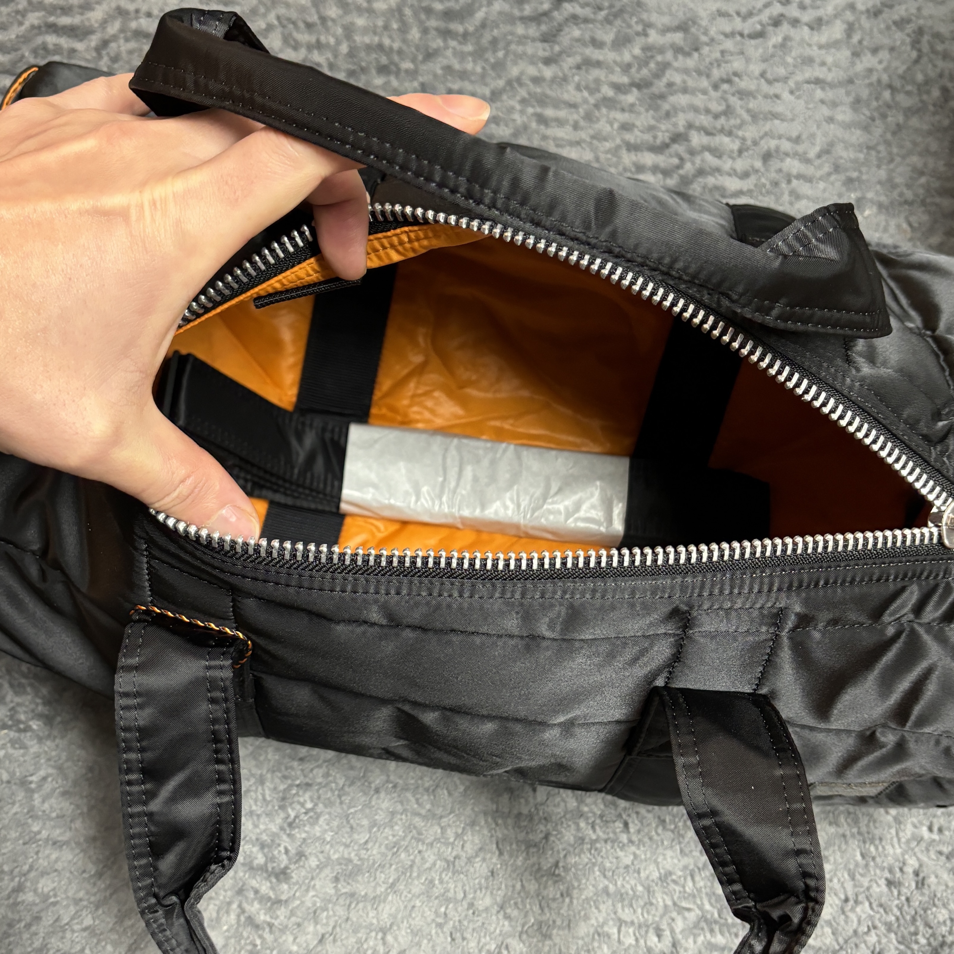 Porter Tanker 2Way Duffle Bag S Black 착용 스타일 - 3