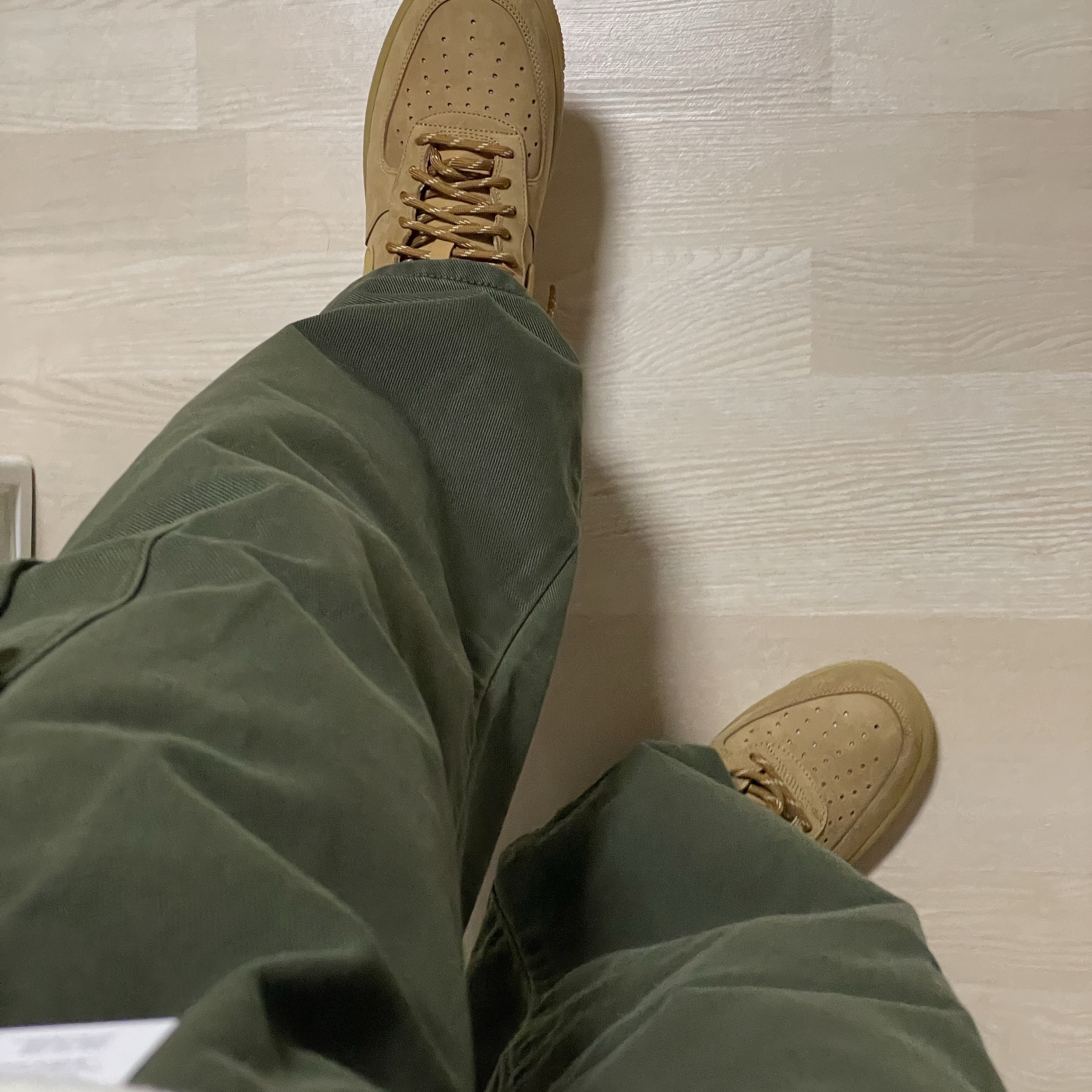 Nike Air Force 1 '07 WB Flax 착용 스타일 - 2