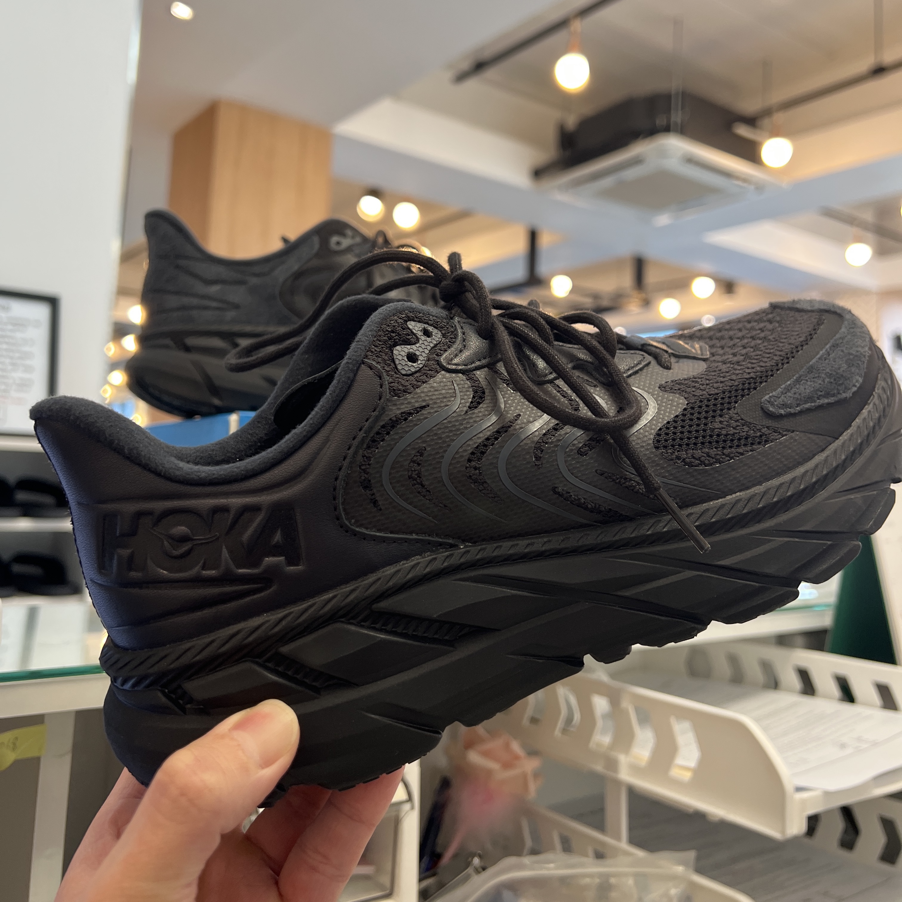 Hoka x Satisfy Clifton LS Forged Iron Black, Hoka Clifton LS Black Asphalt 착용 스타일