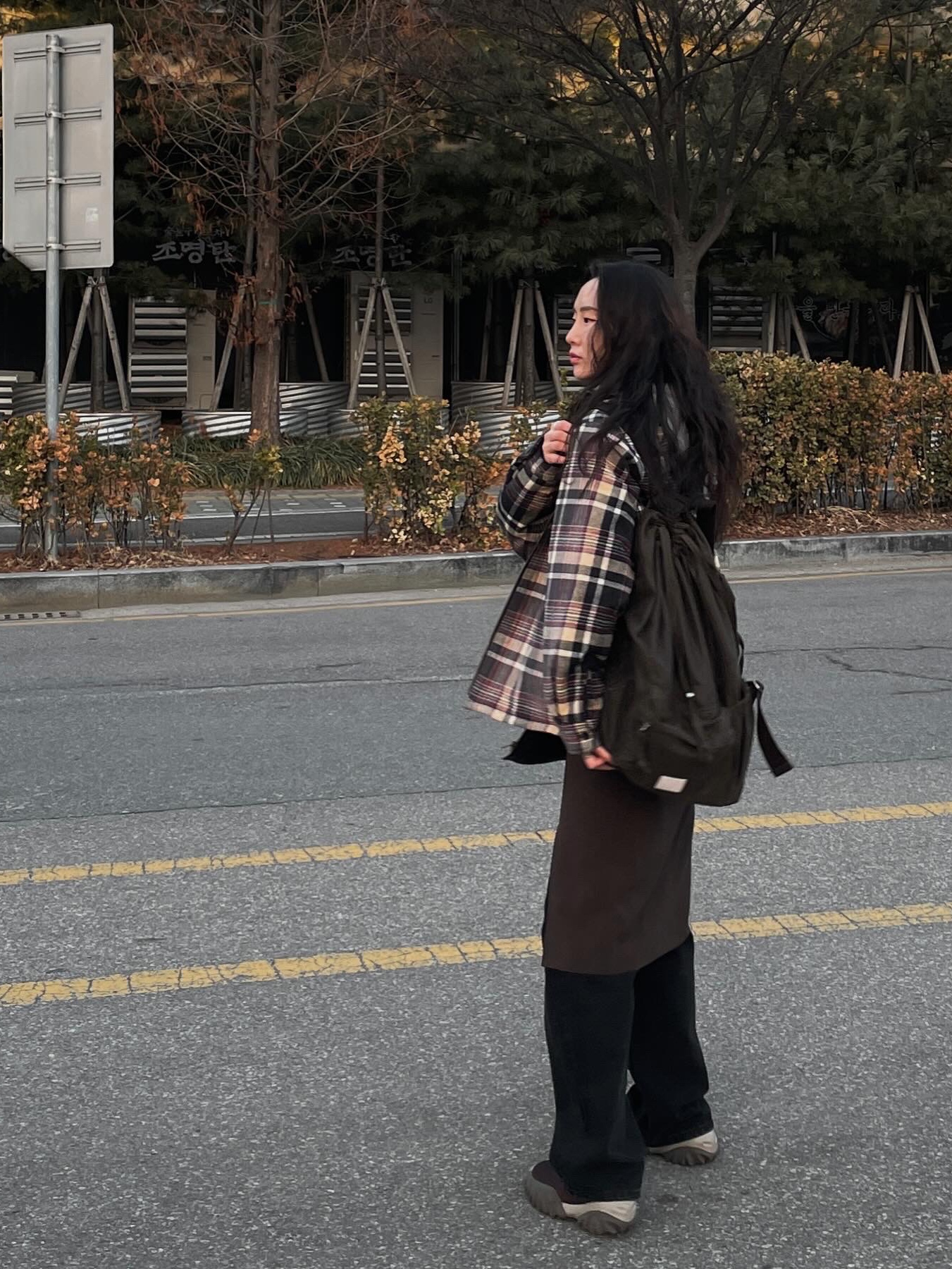 Supreme x Dickies Plaid Hooded Zip Up Shirt Black - 23FW, Oakley Factory Team x Brain Dead Ostrich Chop Saw Mule Maroon Espresso 착용 스타일 - 2