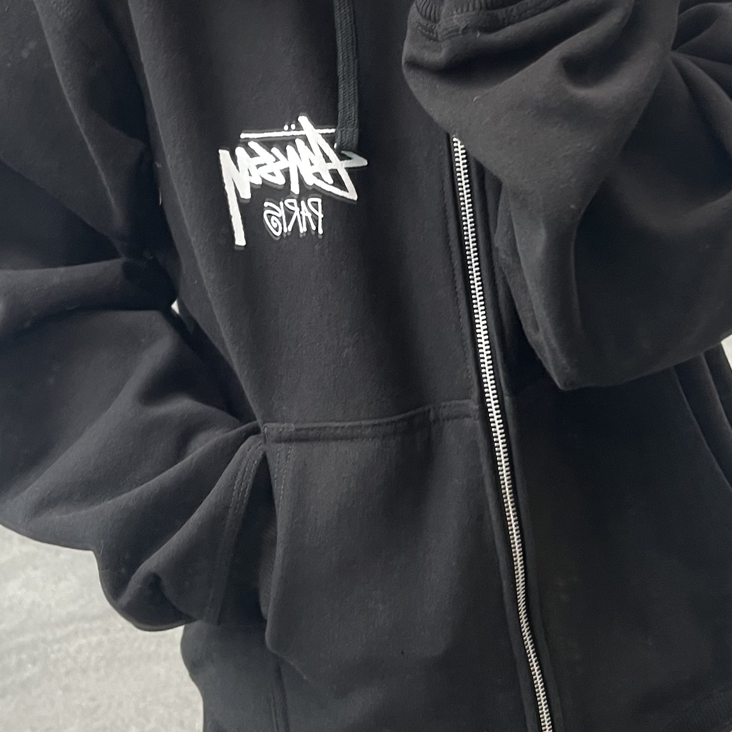 Stussy Stock Paris Zip Hoodie Black 착용 스타일
