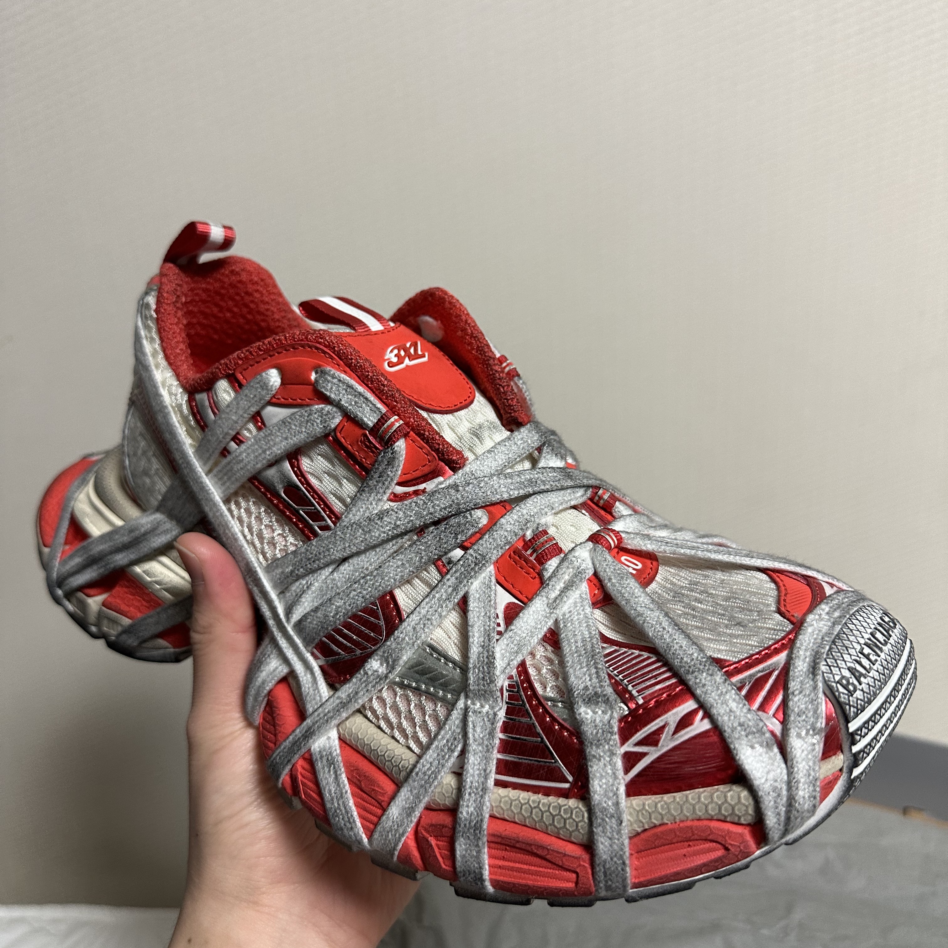 Balenciaga 3XL Extreme Lace Sneakers Orange Beige 착용 스타일