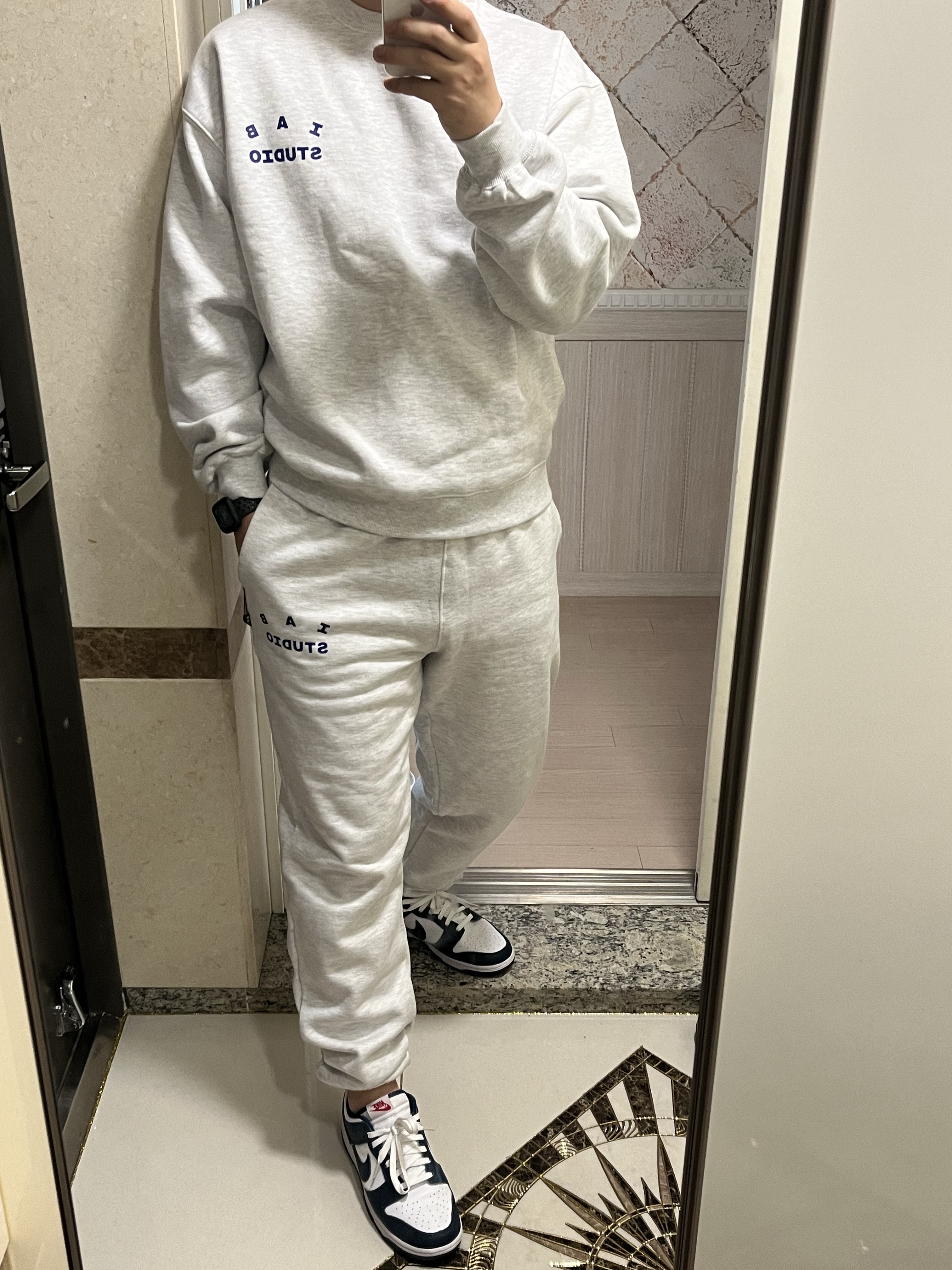 IAB Studio Sweatshirt Light Gray - 23FW, IAB Studio Sweatpants Light Gray 착용 스타일