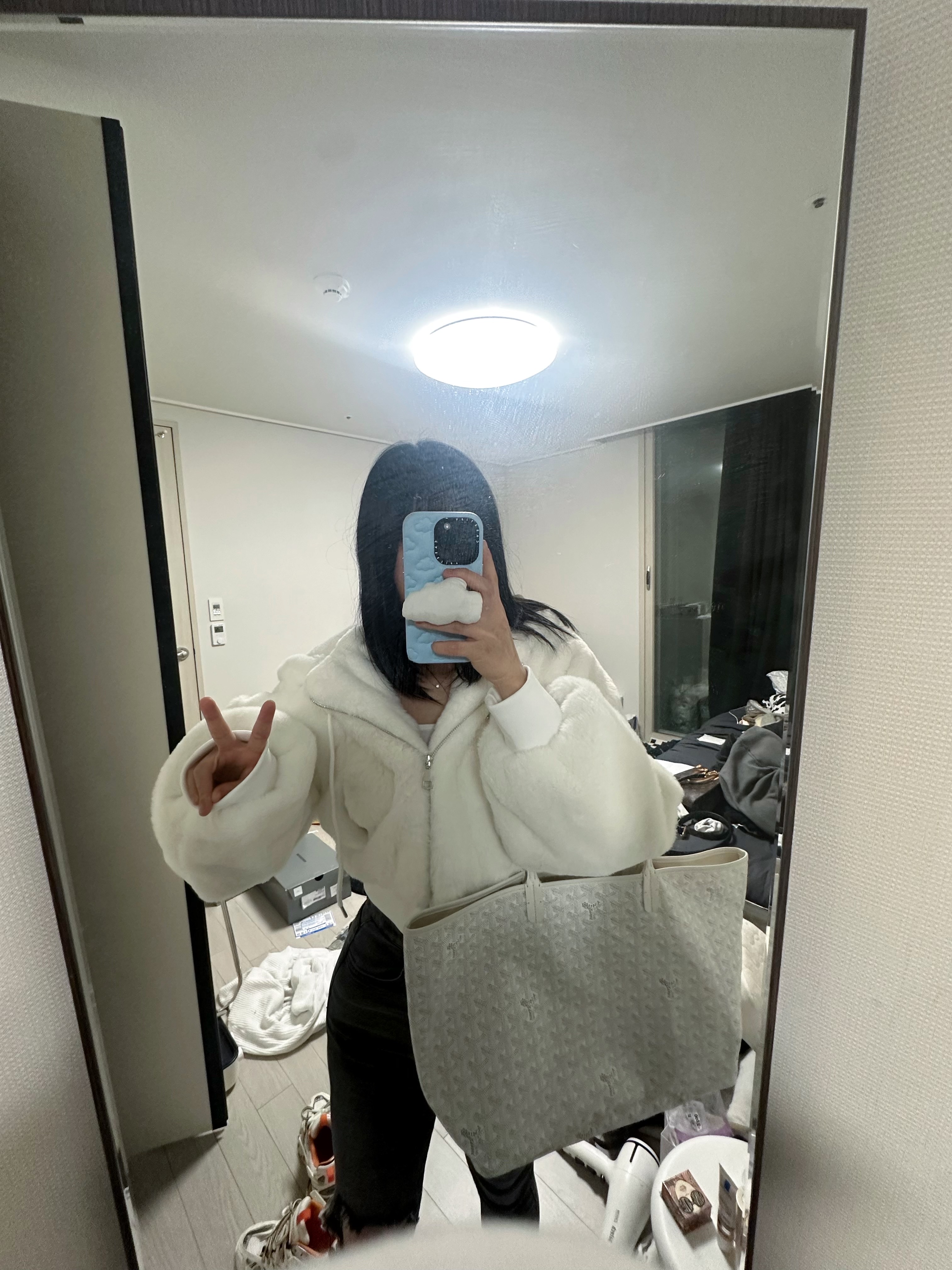 Goyard Saint Louis PM Bag White, Acne Studios Mohair Check Muffler Vanilla Beige 착용 스타일 - 2