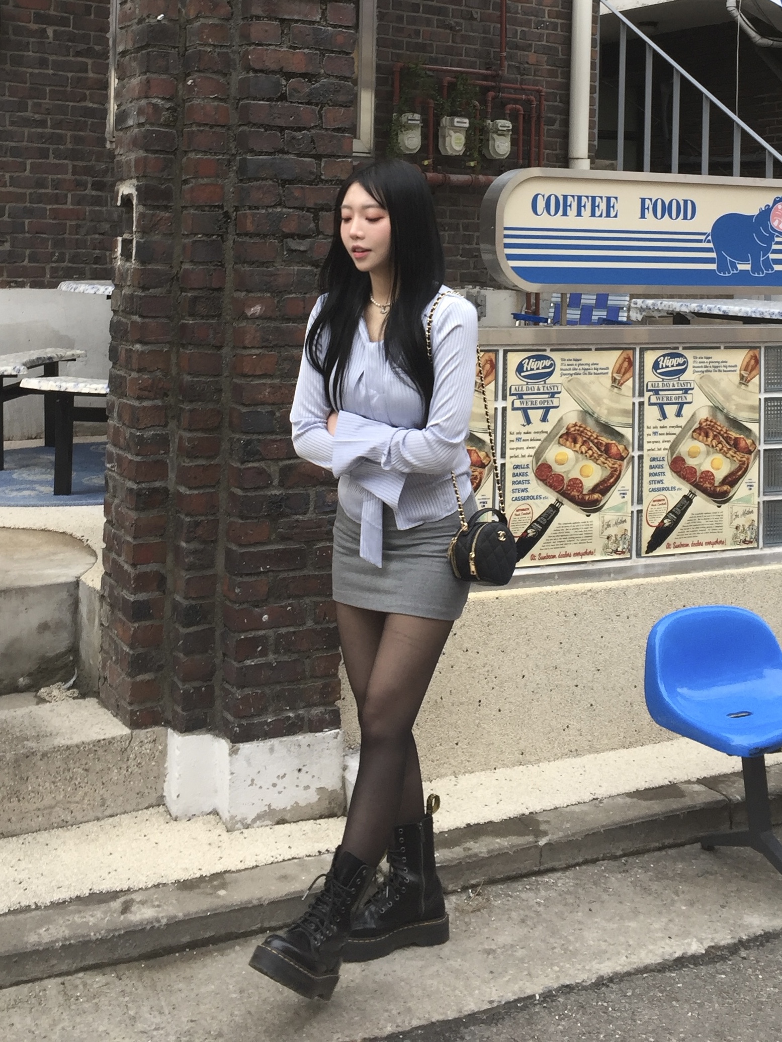 Vivienne Westwood Lucrece Pearl Necklace Silver, (W) Dr. Martens Jadon Fur Lined Boots Black 착용 스타일 - 2