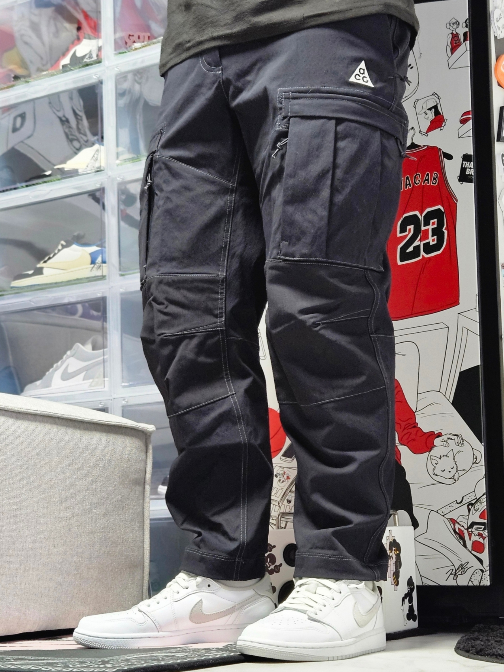 (W) Nike ACG Smith Summit Cargo Pants Black Summit White - Asia 착용 스타일 - 2