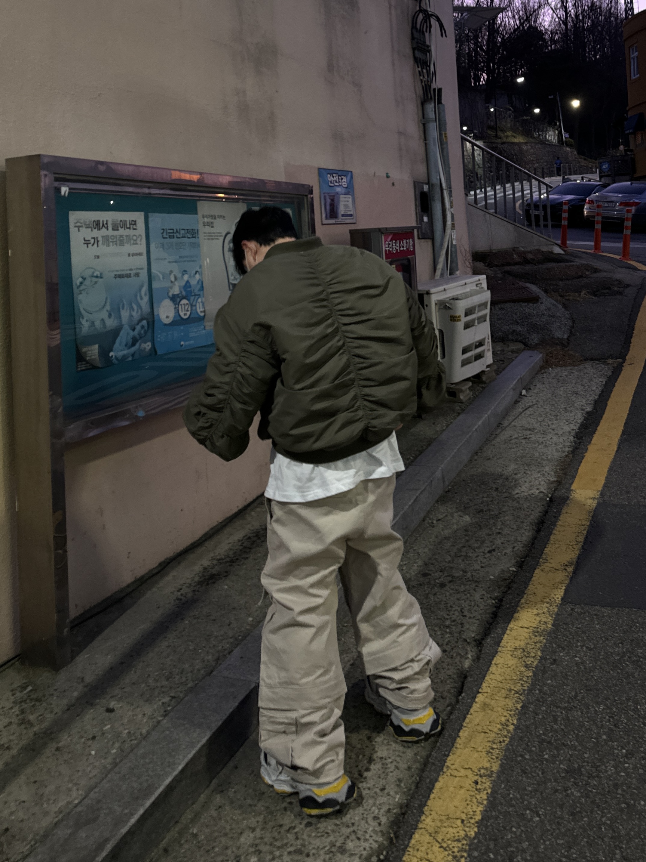 OMO Larva Shirring Bomber Jacket Khaki, Balenciaga Cargo Sneakers Grey Black Yellow 착용 스타일