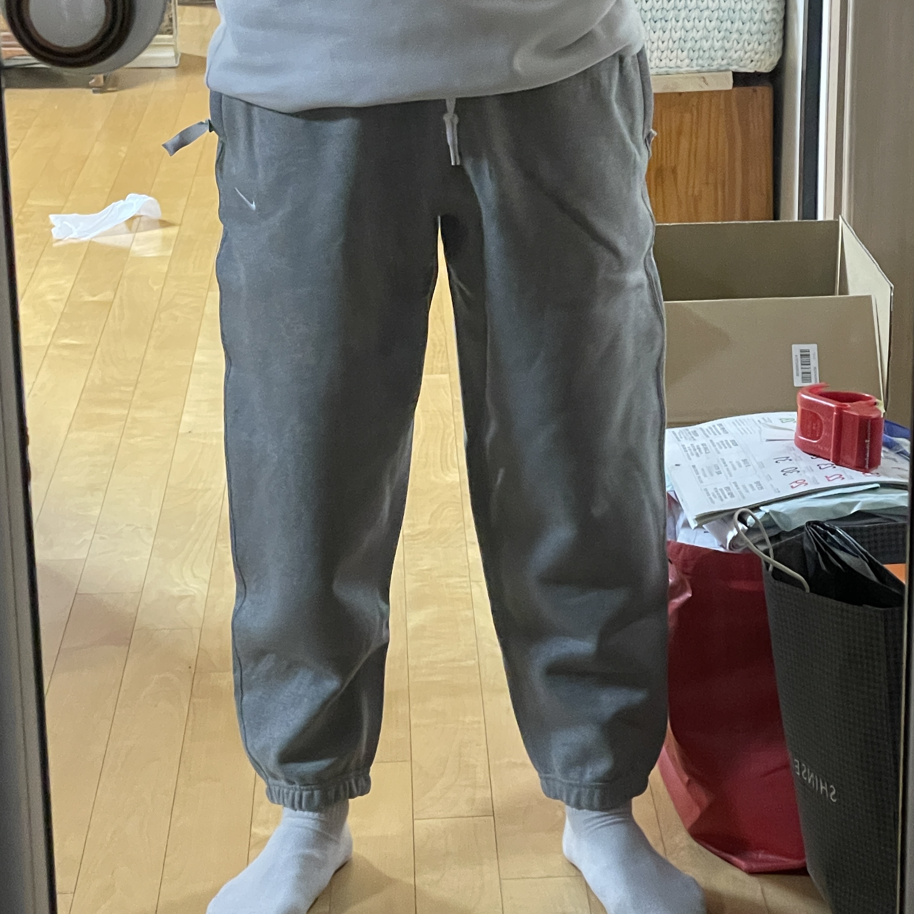 Nike Solo Swoosh Fleece Pants Dark Grey - Asia 착용 스타일