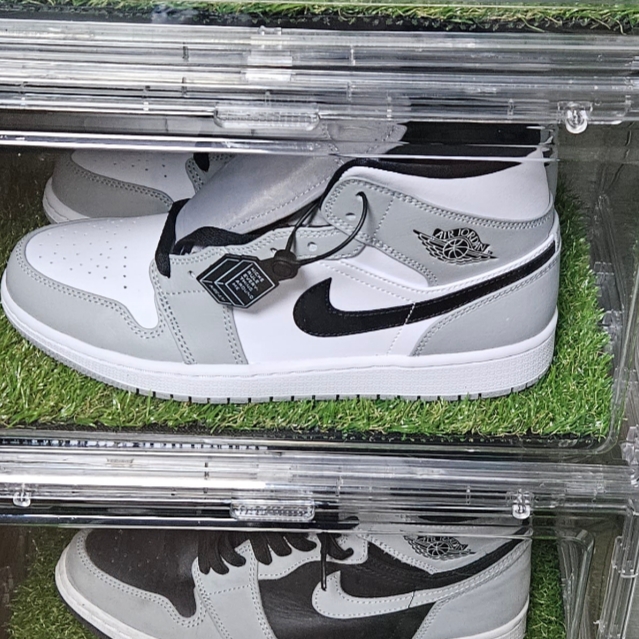 Jordan 1 Mid Light Smoke Grey 착용 스타일