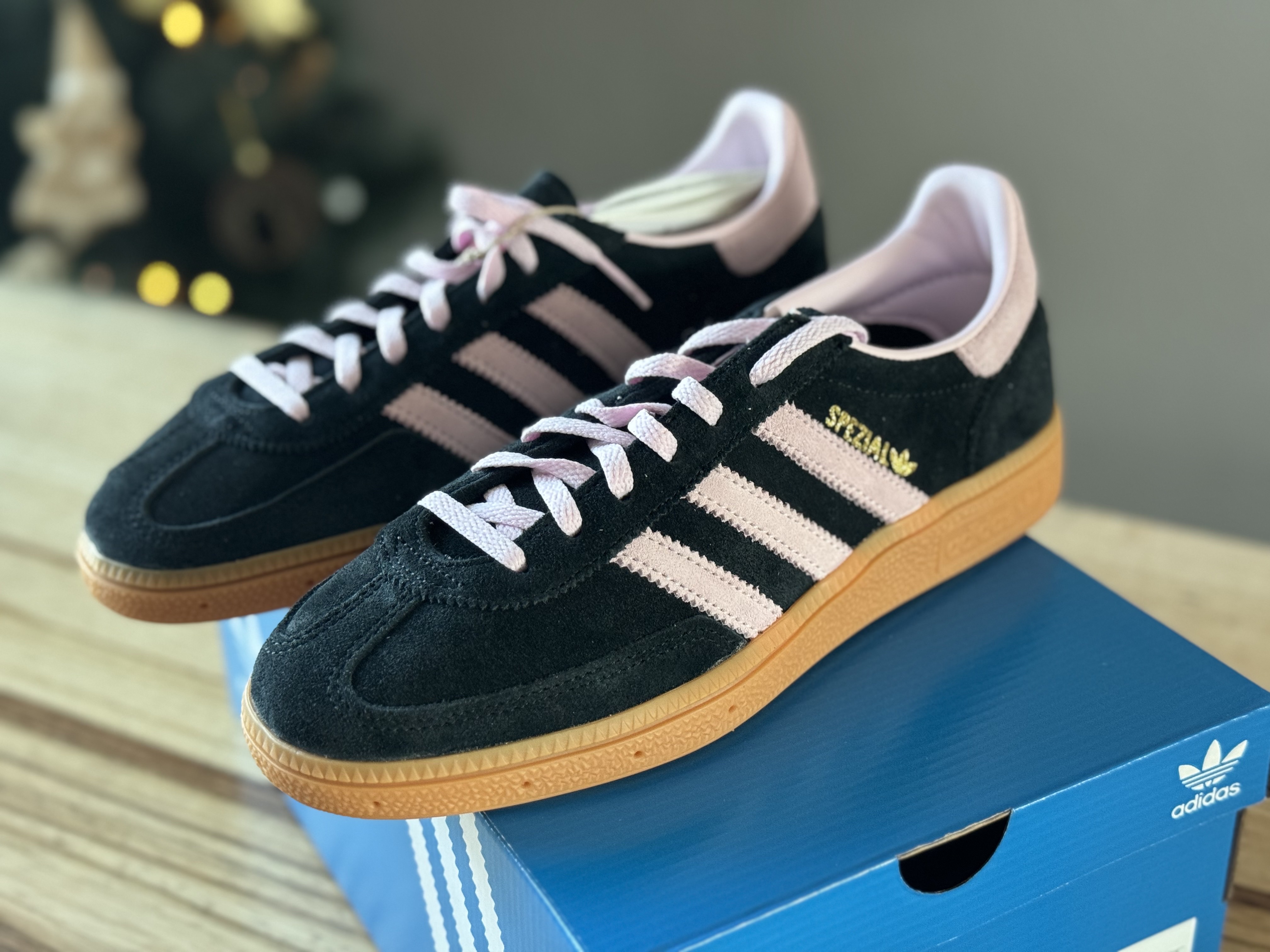 (W) Adidas Spezial Handball Core Black Clear Pink 착용 스타일 - 2