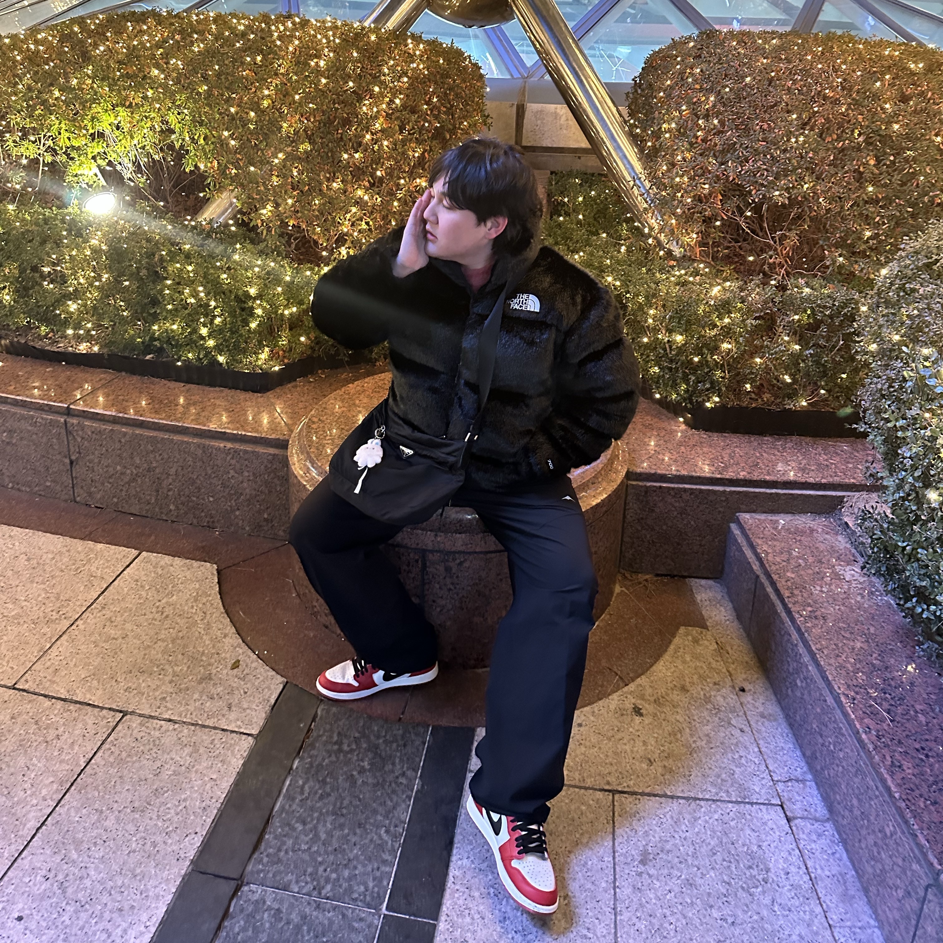 NewJeans Bunini Doll Keyring White, Supreme x The North Face Faux Fur Nuptse Jacket Black - 20FW 착용 스타일
