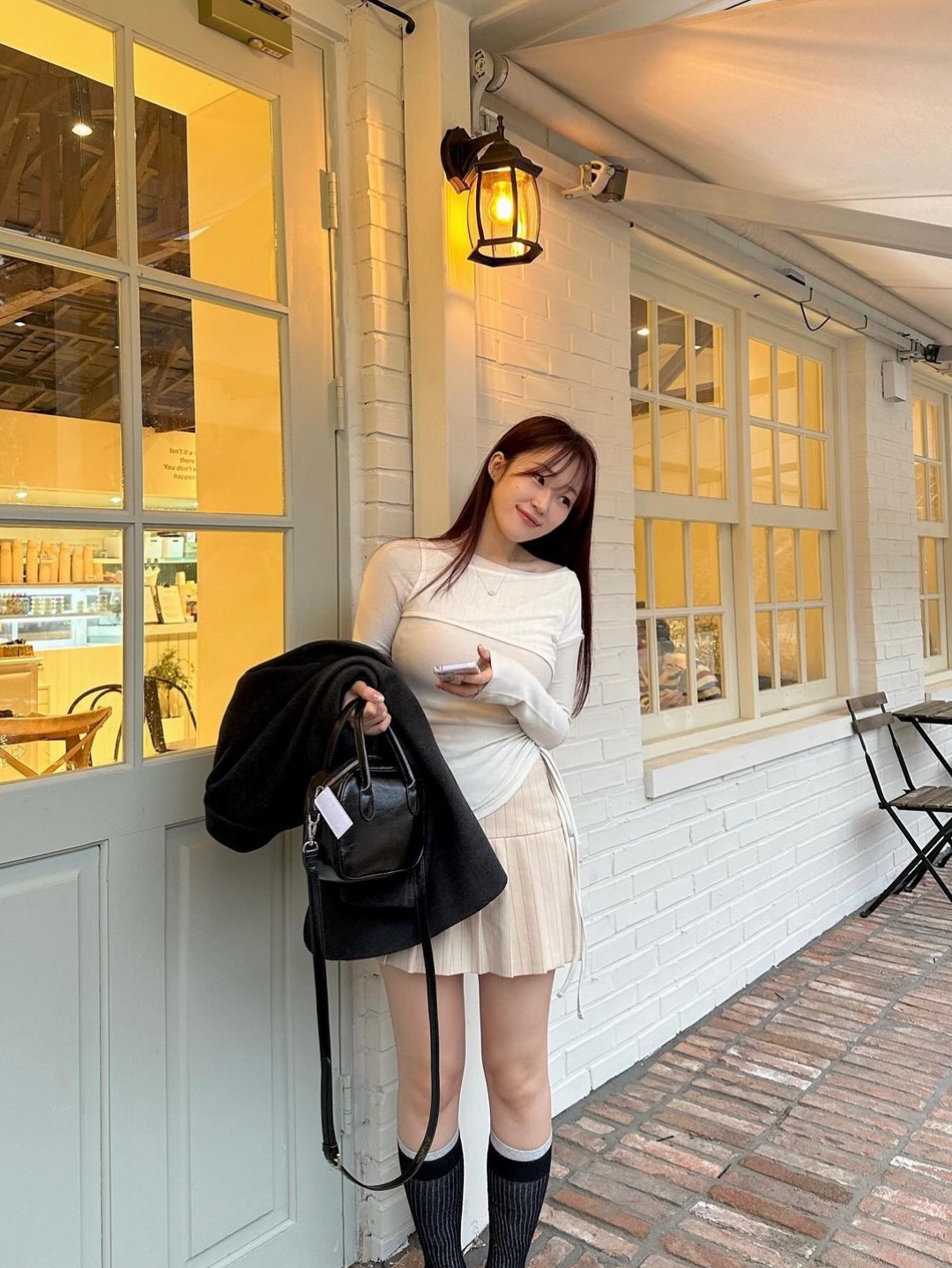 Nieeh Women Square Bag Mini Black, Nieeh Women Square Bag Mini Cream 착용 스타일