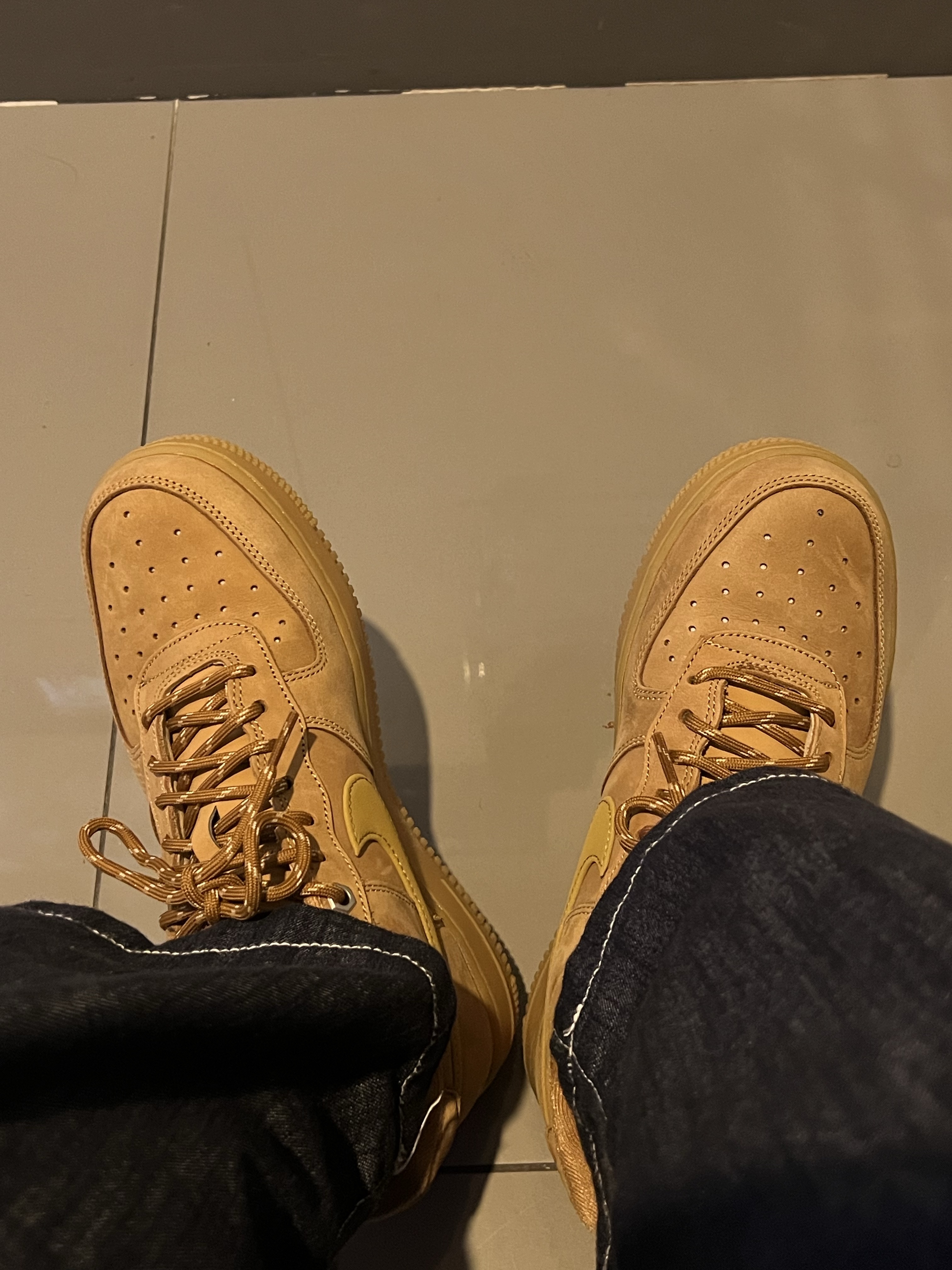 Nike Air Force 1 '07 WB Flax 착용 스타일