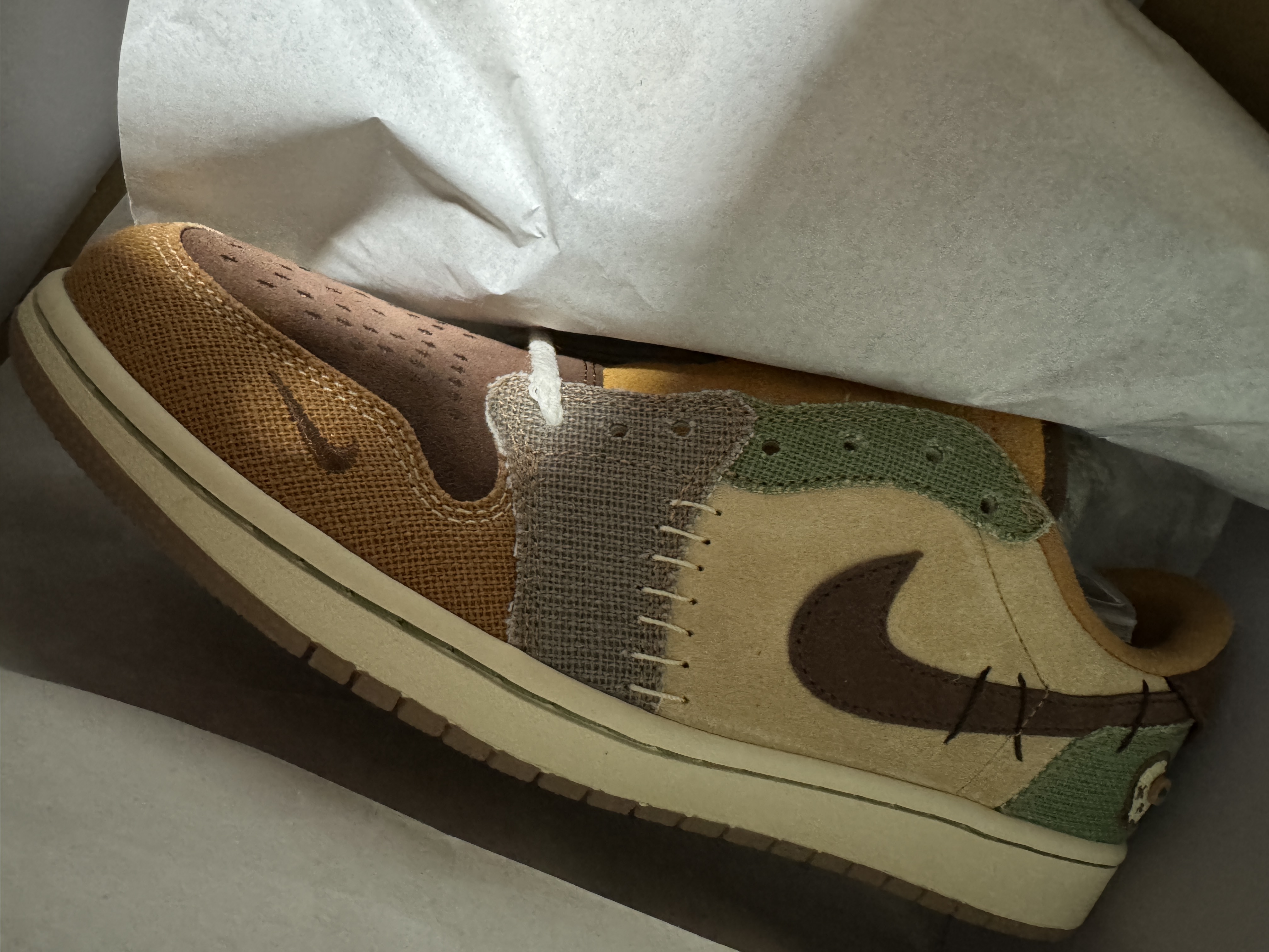 Jordan 1 x Zion Williamson Retro Low OG Flax and Oil Green 착용 스타일