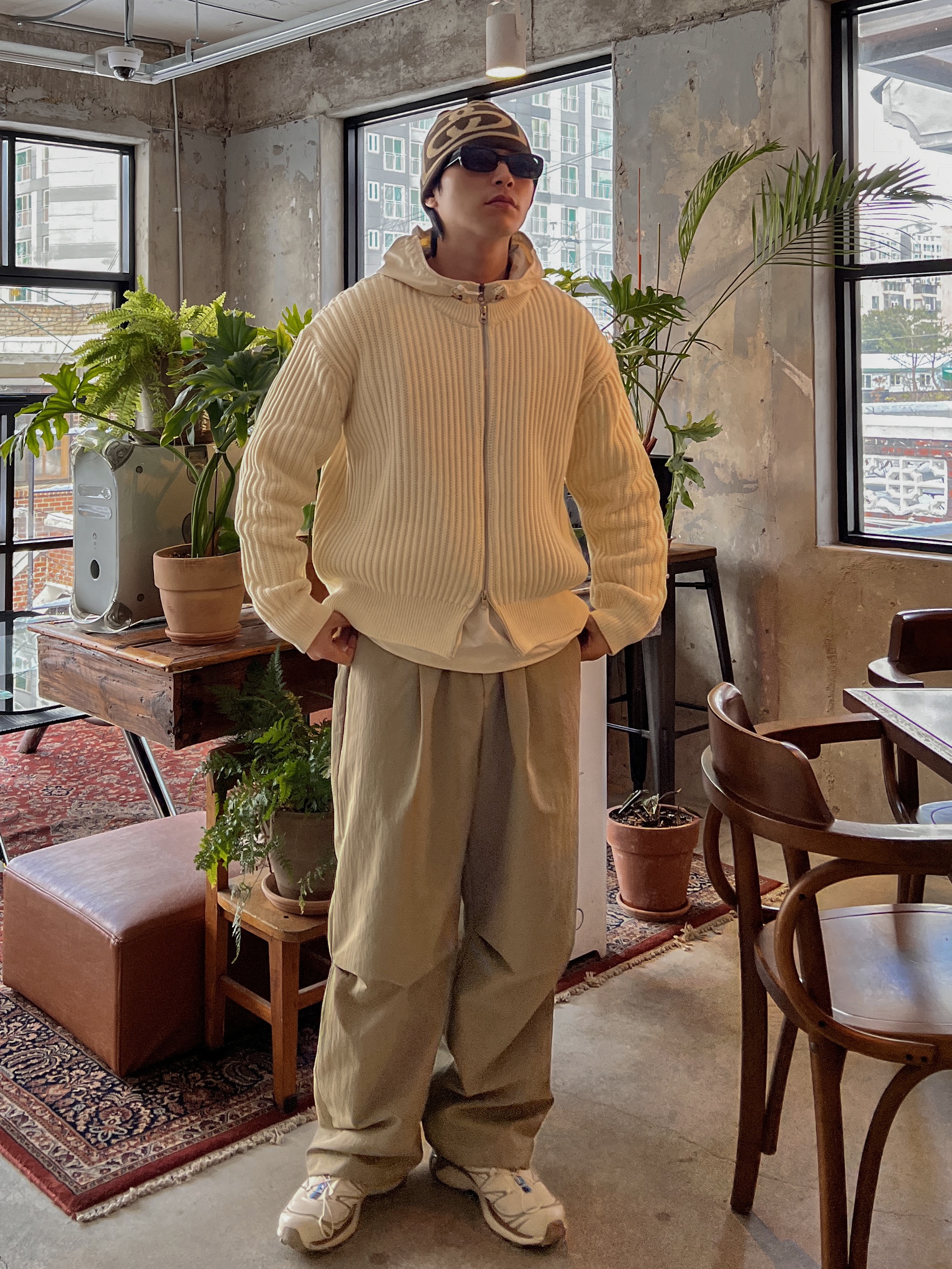 Salomon XT-6 Turtledove, Stussy SS Link Skullcap Beanie Brown 착용 스타일 - 1