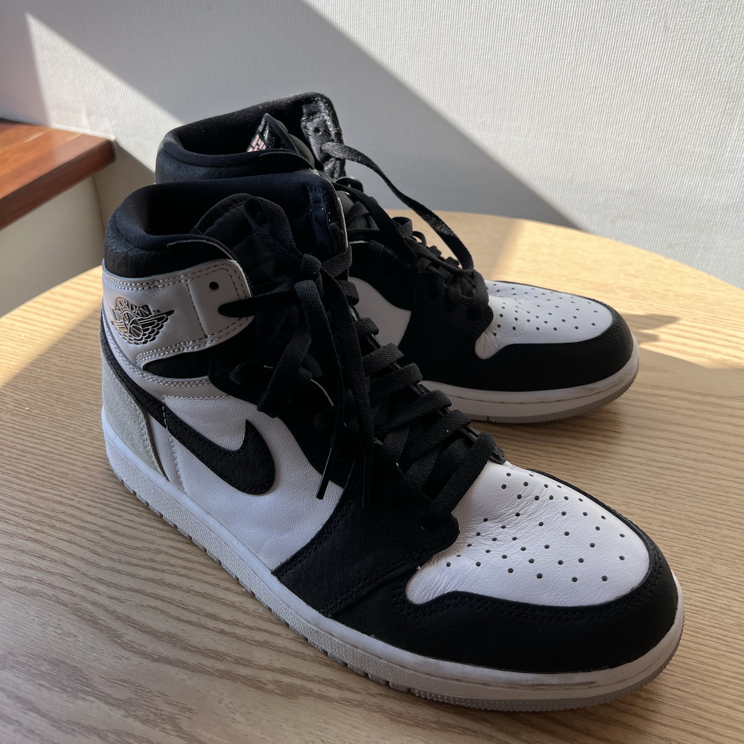 Jordan 1 Retro High OG Bleached Coral 착용 스타일