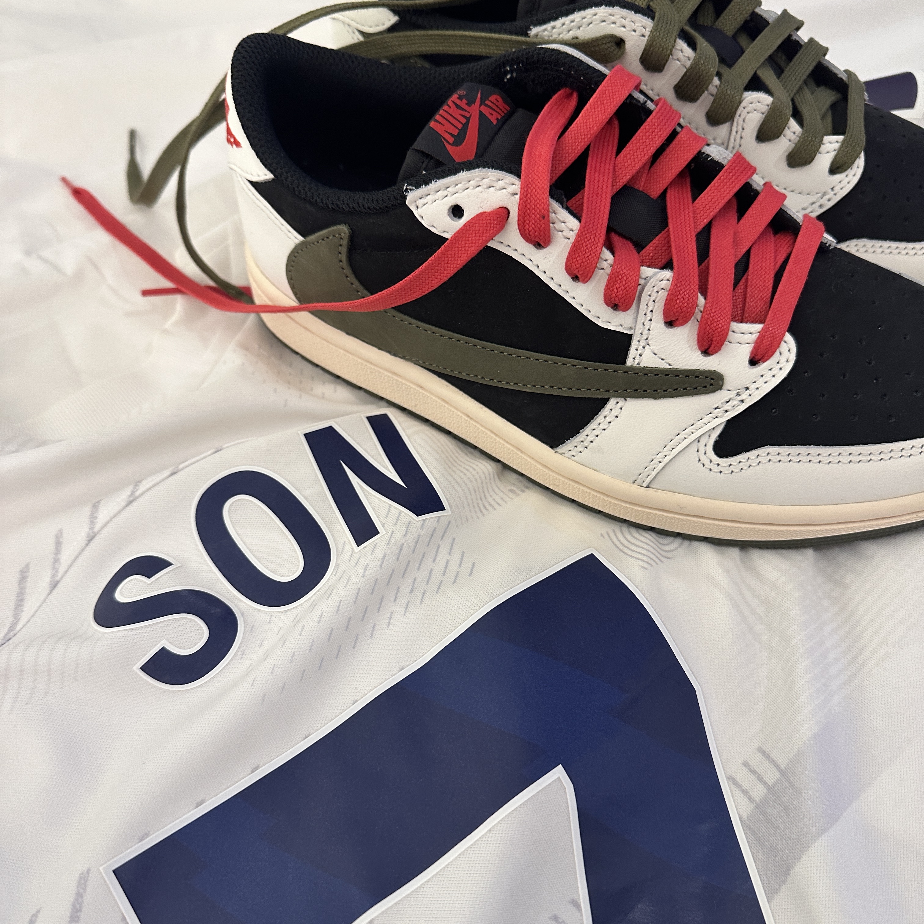 (W) Jordan 1 x Travis Scott Retro Low OG SP Medium Olive 착용 스타일