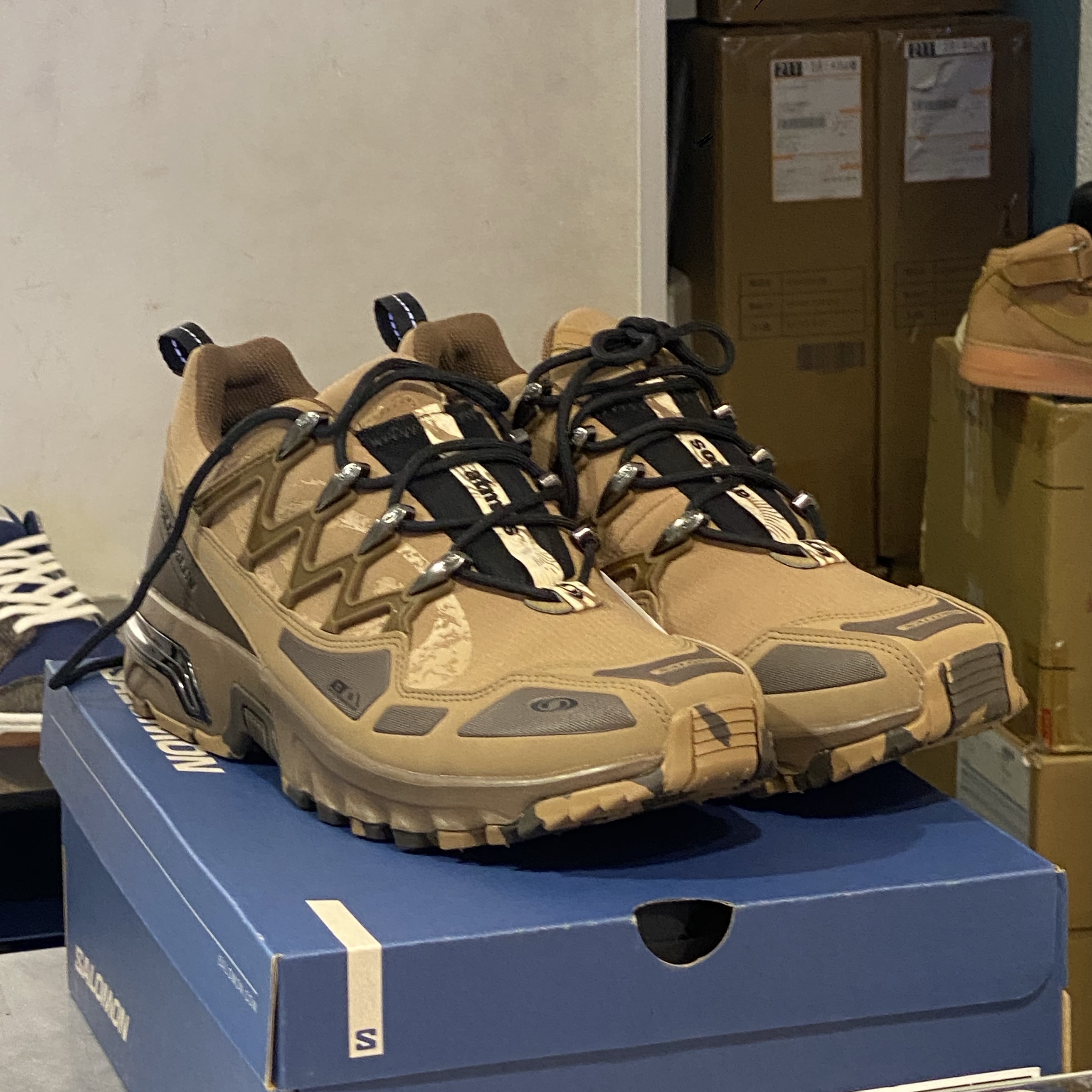 Grip Swany x Danner Bush Boots Coyote Collection, Apple AirPods Max Lightning Space Gray (Korean Ver.) 착용 스타일 - 2