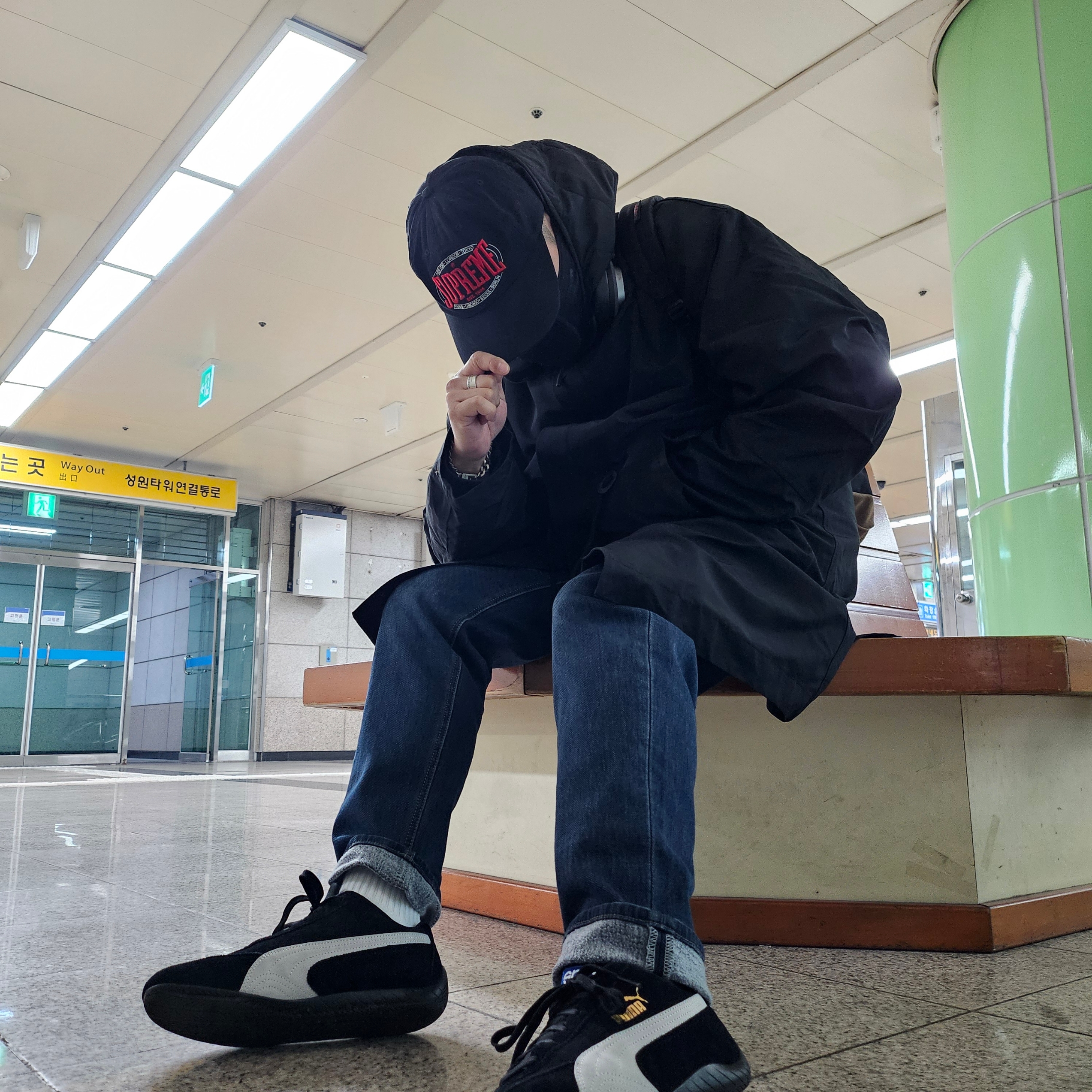 Supreme Warm Up 6-Panel Black - 23FW, Puma Speedcat OG Sparco Black White 착용 스타일 - 1
