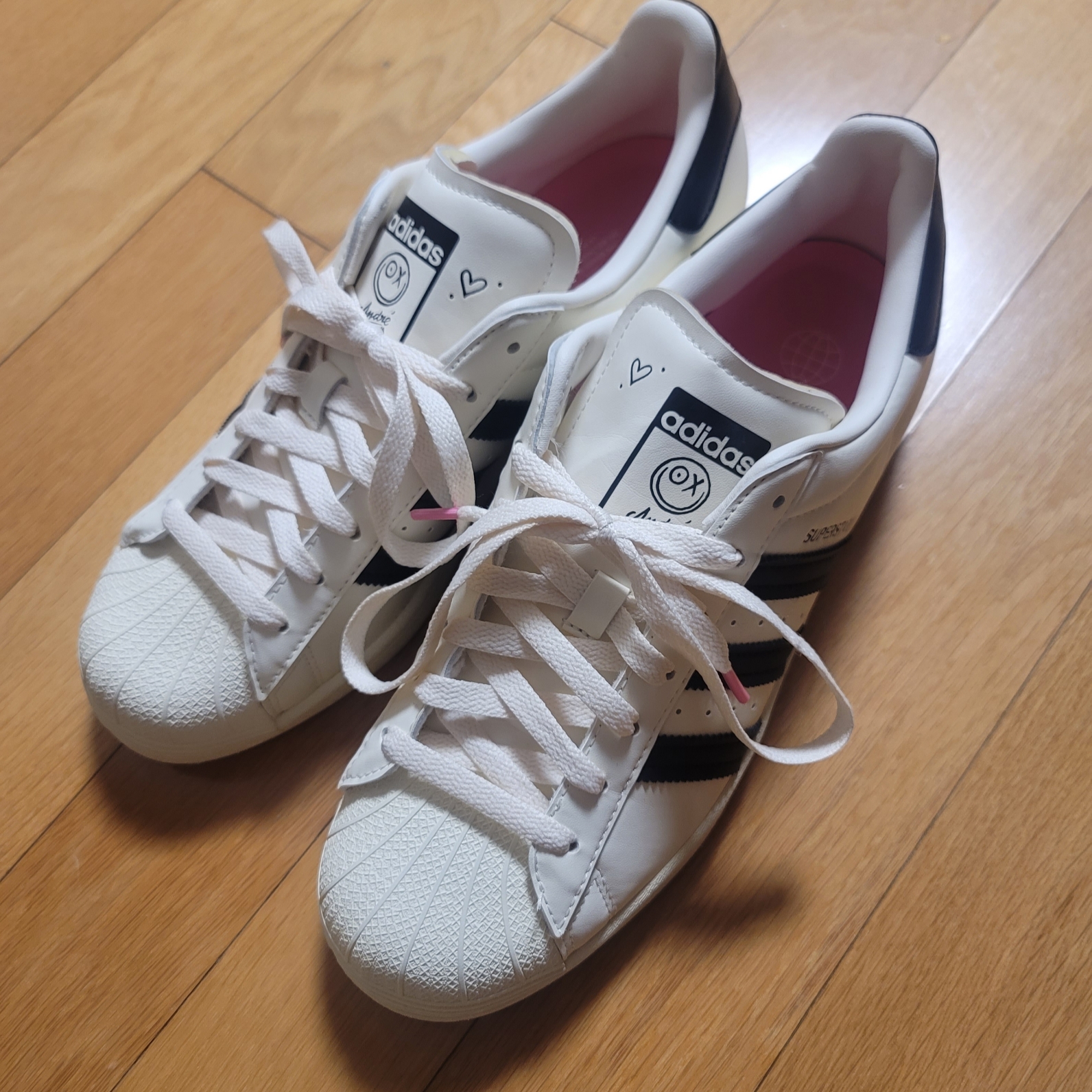 Adidas x Andre Saraiva Superstar Cream White Core Black 착용 스타일