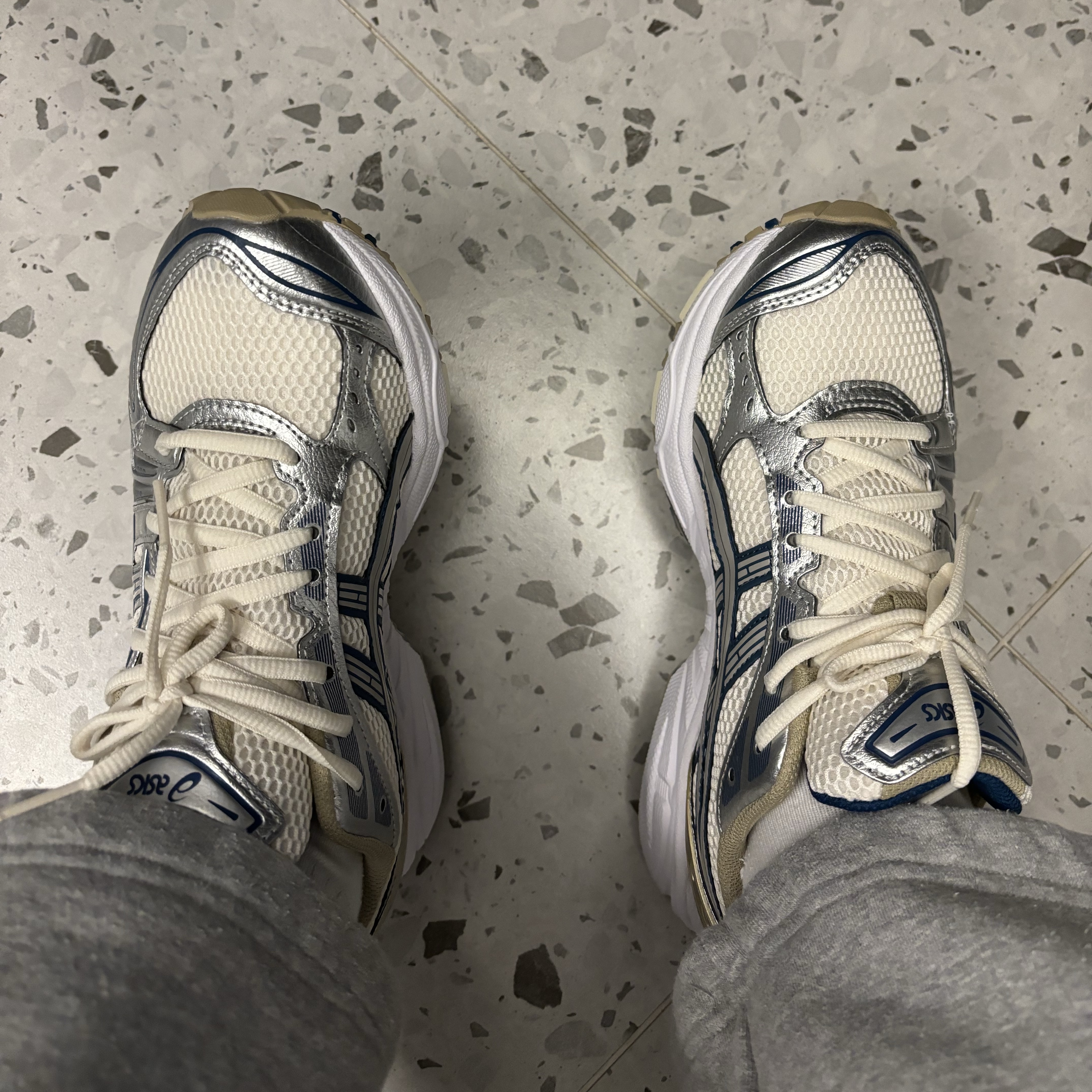 Asics Gel-Kayano 14 Cream Pure Silver 착용 스타일