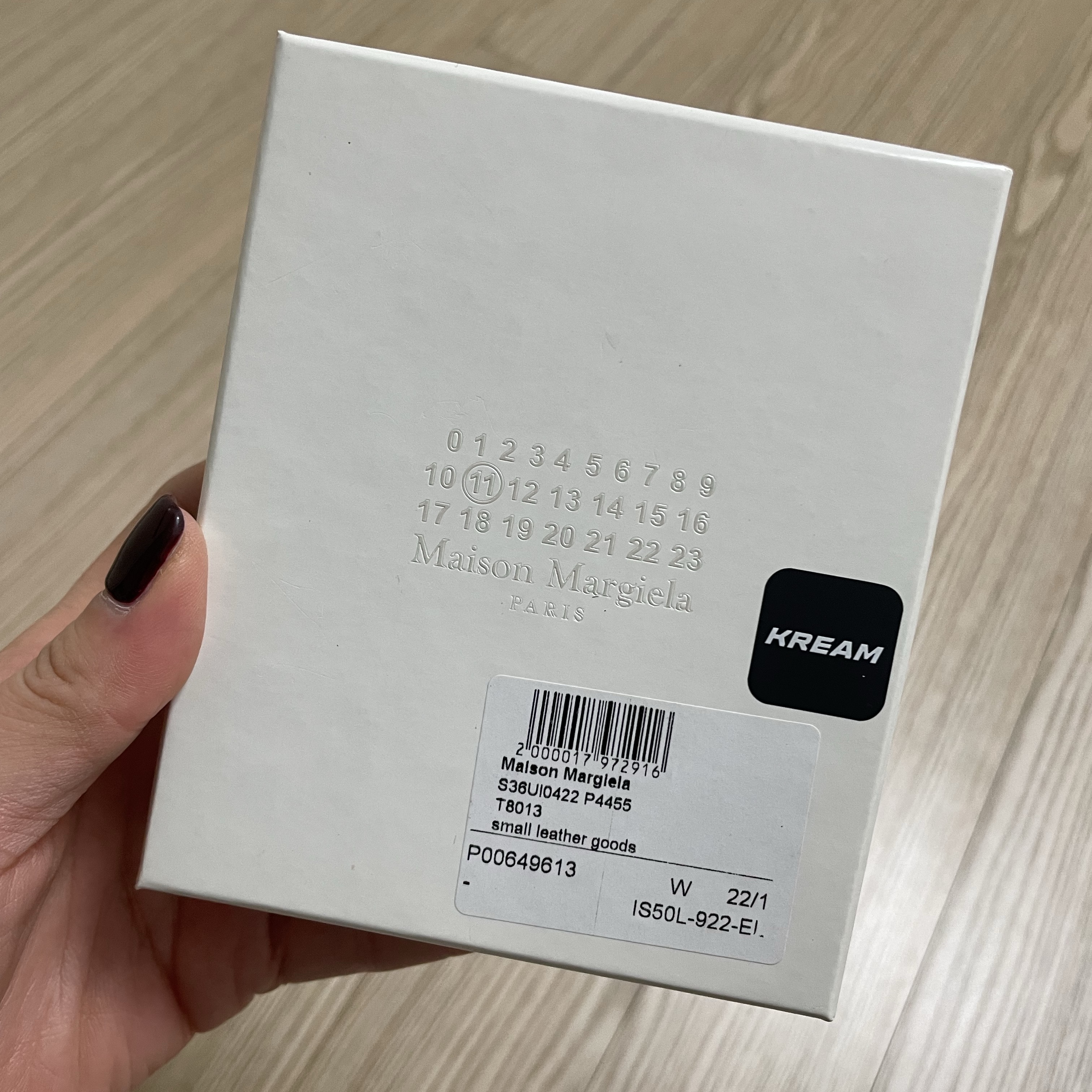 Maison Margiela Embossed Grained Calfskin Compact Card Holder Black 착용 스타일 - 1