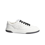 (W) Chanel Sneakers Calfskin & White