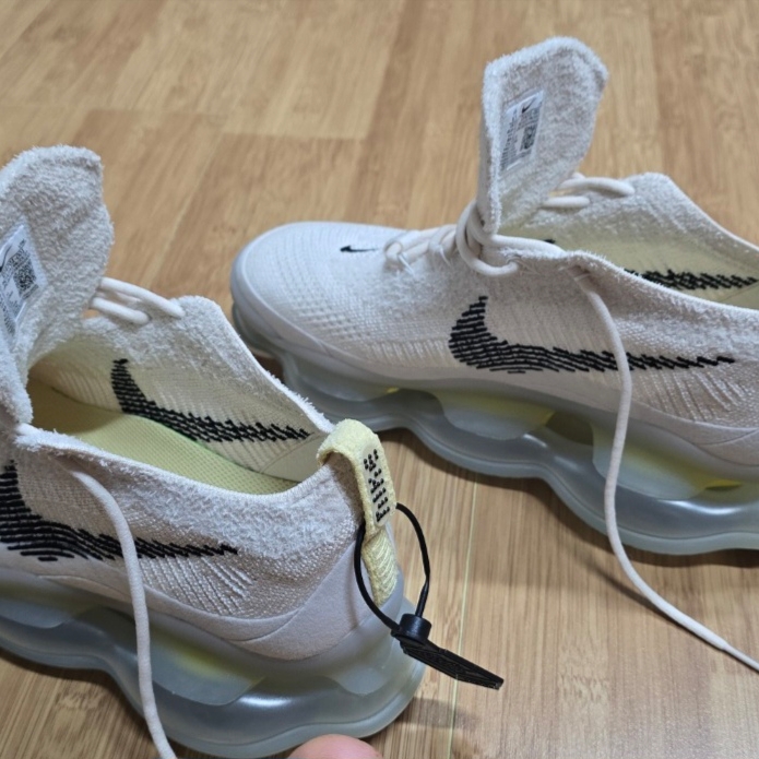 Nike Air Max Scorpion Flyknit Lemon Wash 착용 스타일