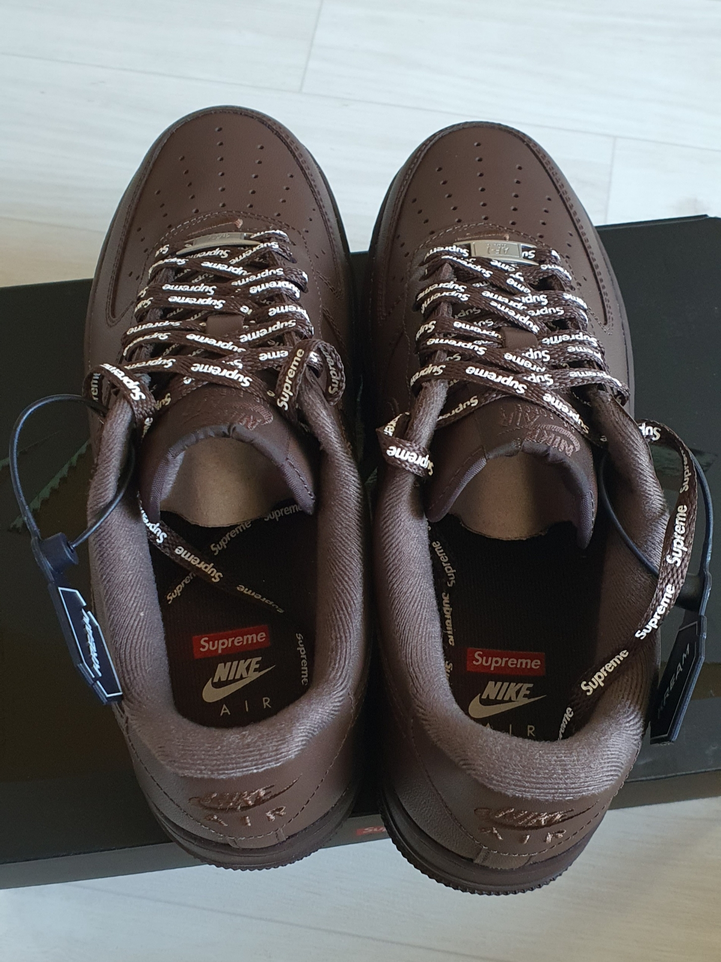Nike x Supreme Air Force 1 Low Baroque Brown 착용 스타일 - 2