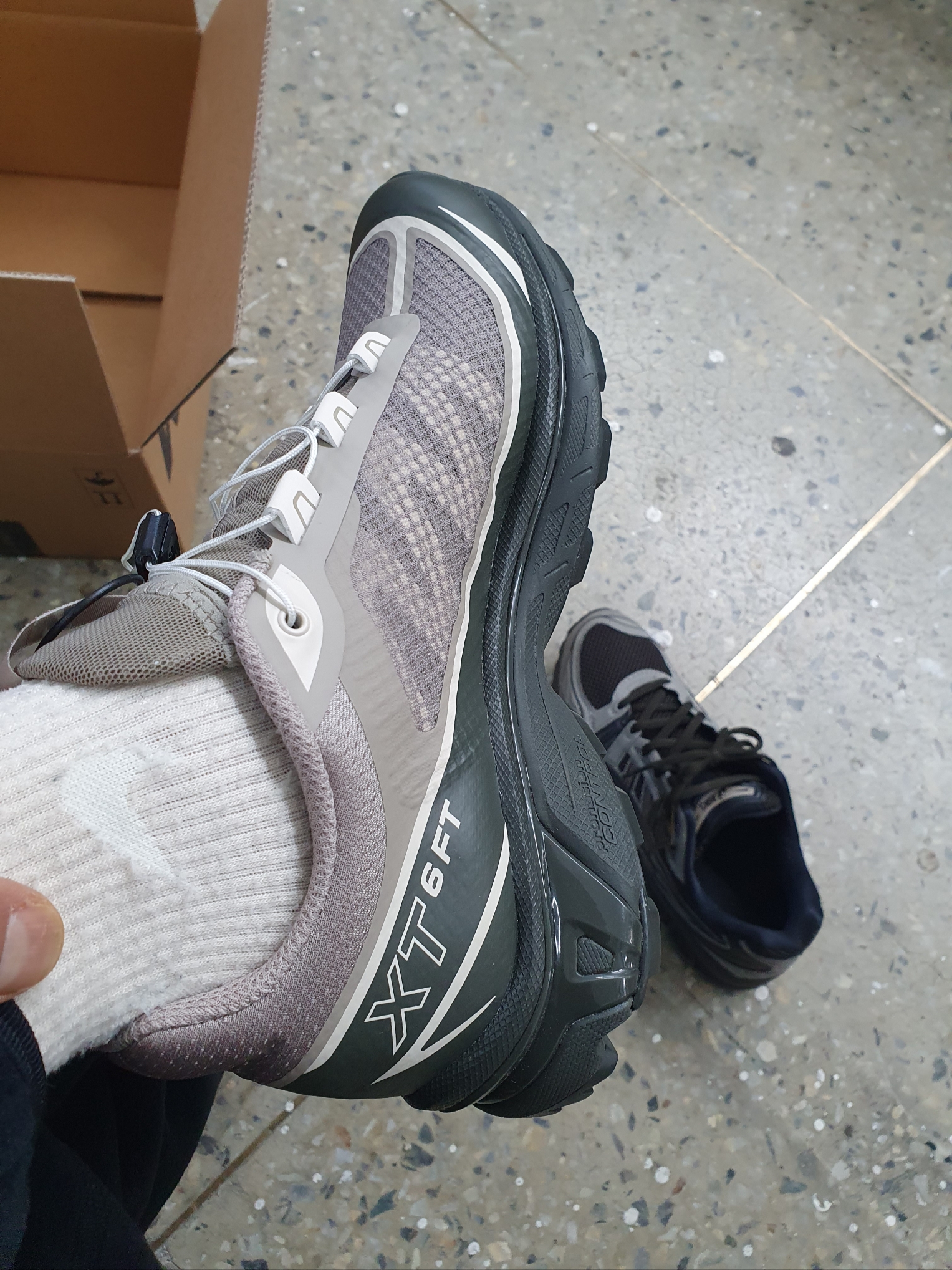 Salomon XT-6 FT Vintage Khaki 착용 스타일