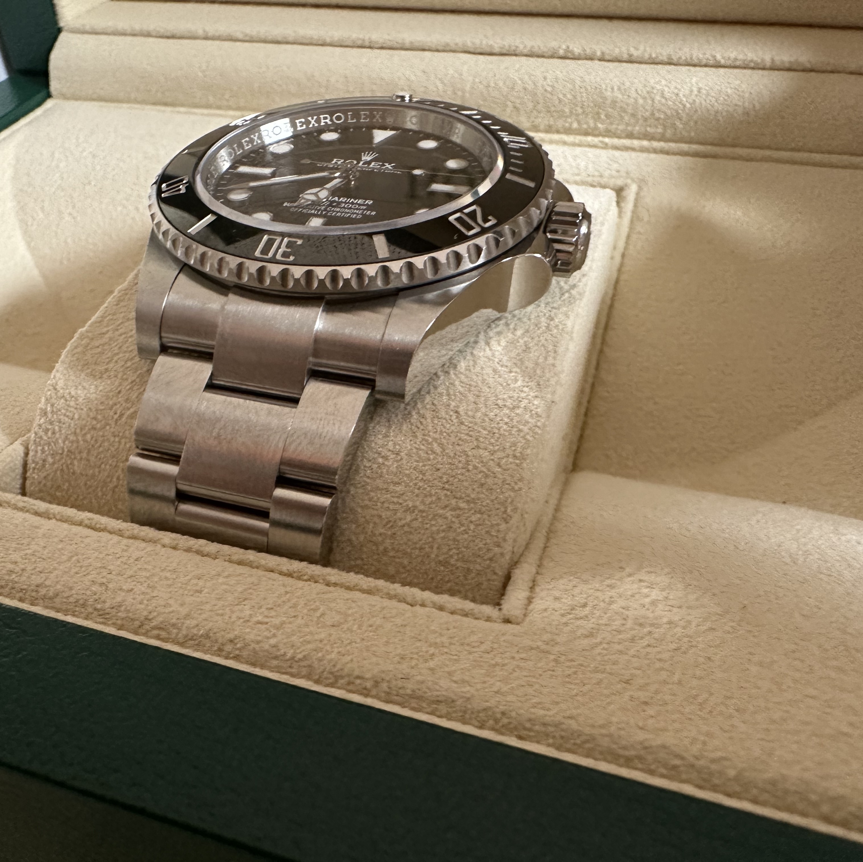 Rolex Submariner 41mm 124060 Black Oyster 착용 스타일 - 2