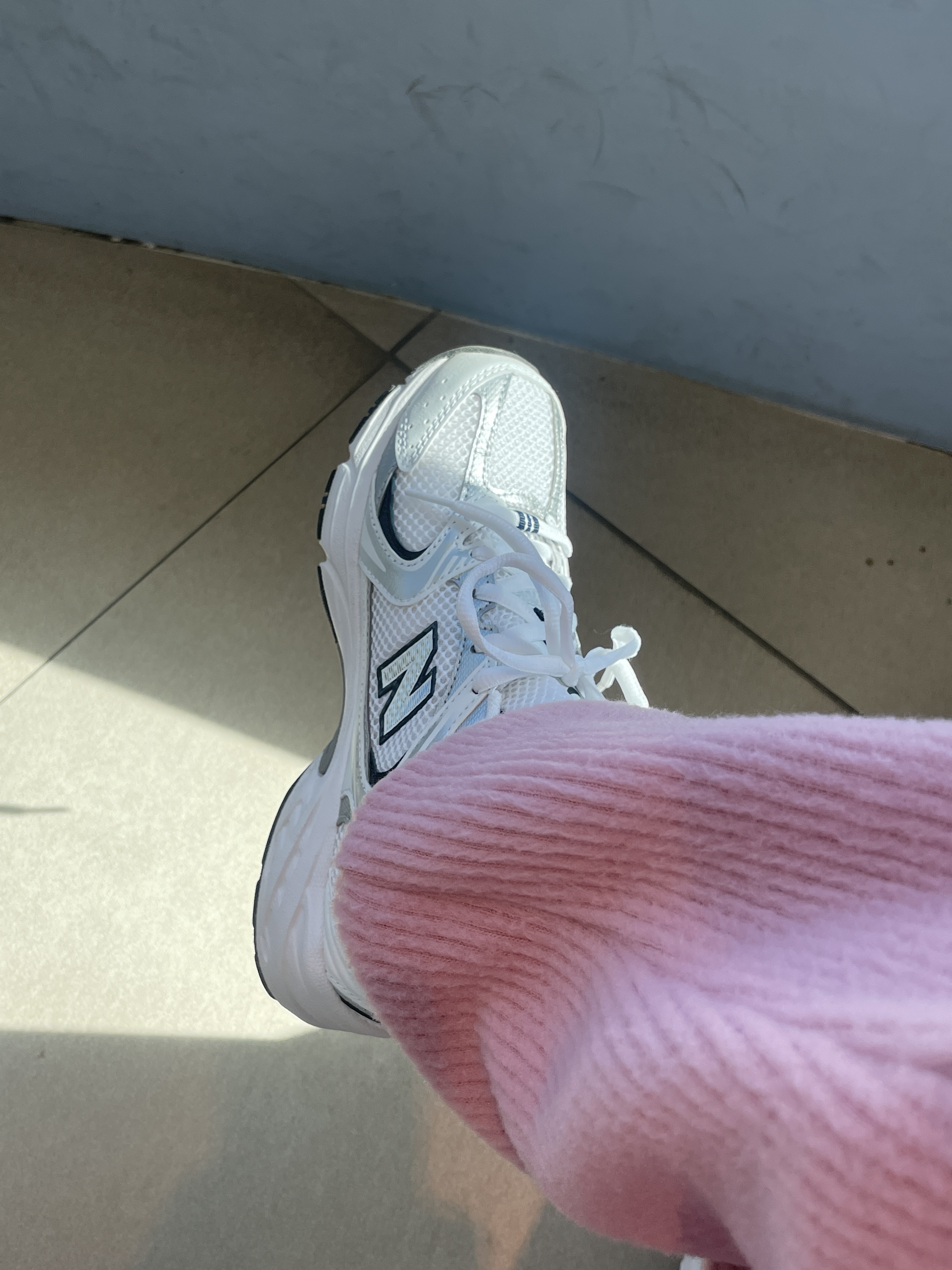 New Balance 530 White 착용 스타일