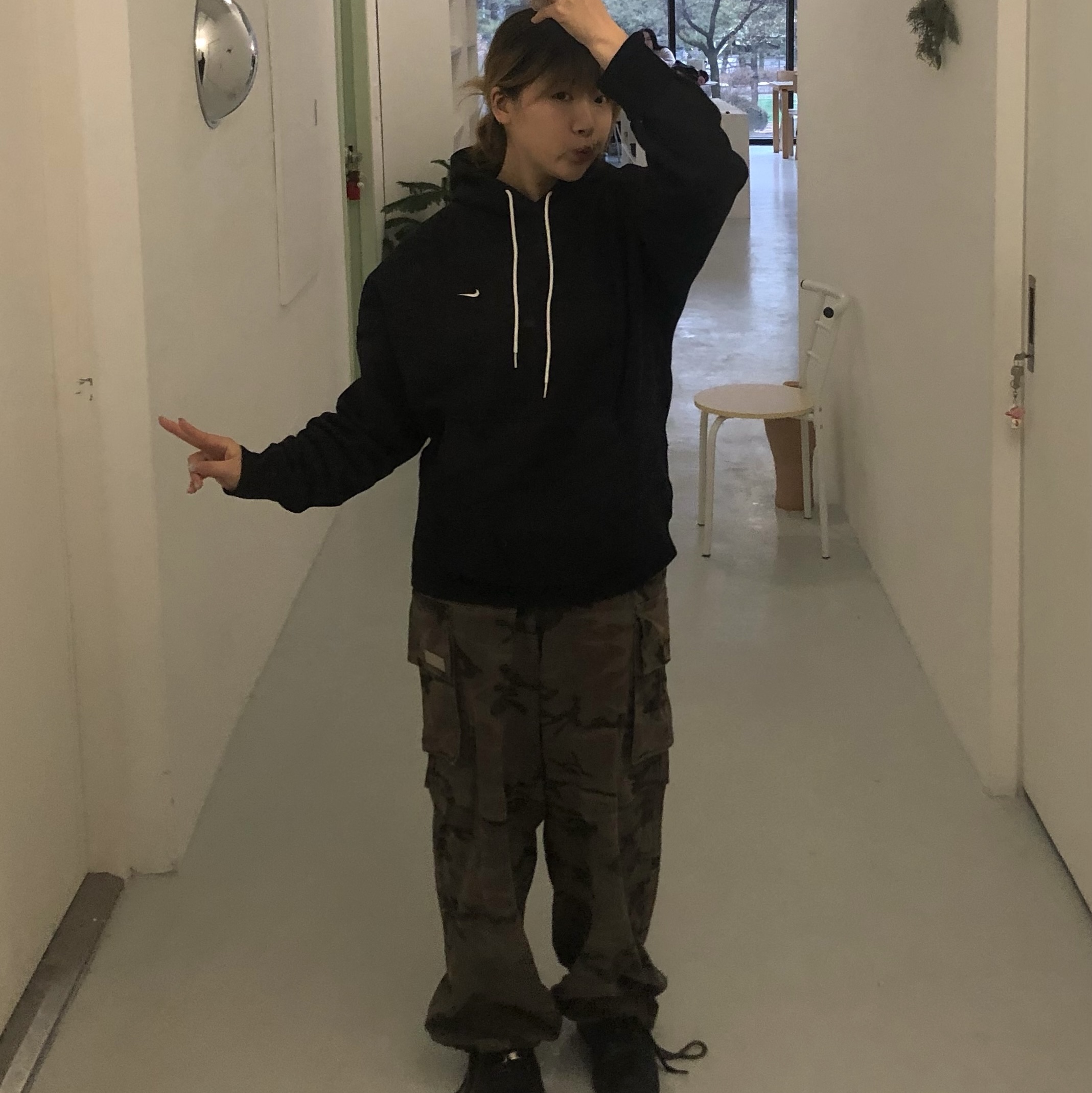 Nike NRG Solo Swoosh Fleece Hoodie Black White - Asia, Nike Air Force 1 '07 Low Triple Black 착용 스타일