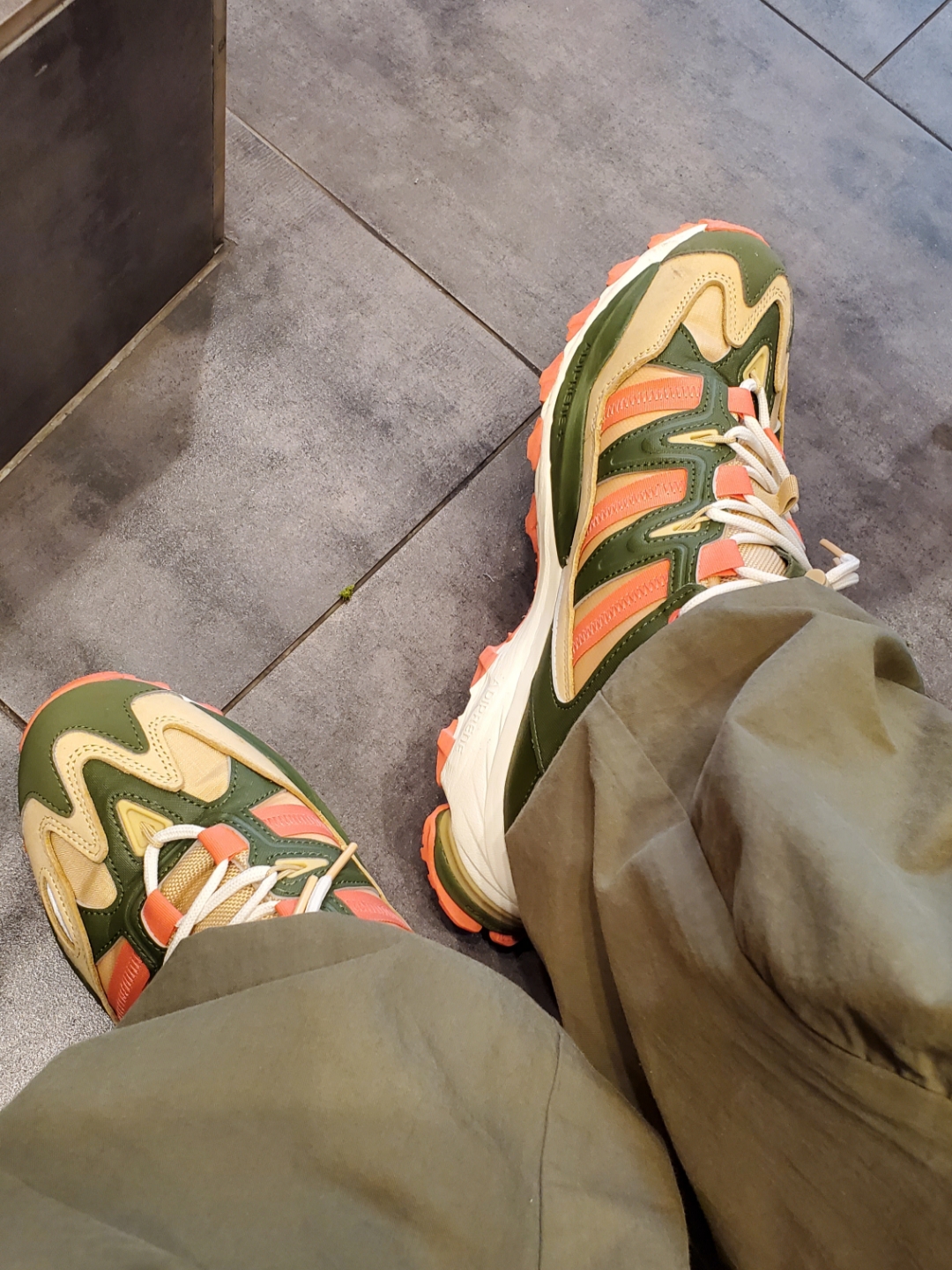 Adidas x Sean Wotherspoon x Atmos Superturf Adventure Stone Power Red 착용 스타일 - 2