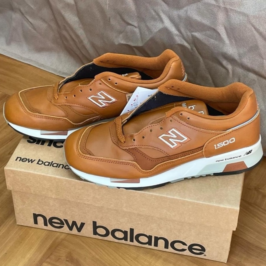 New Balance 1500 Made in UK Metallic Gold 착용 스타일