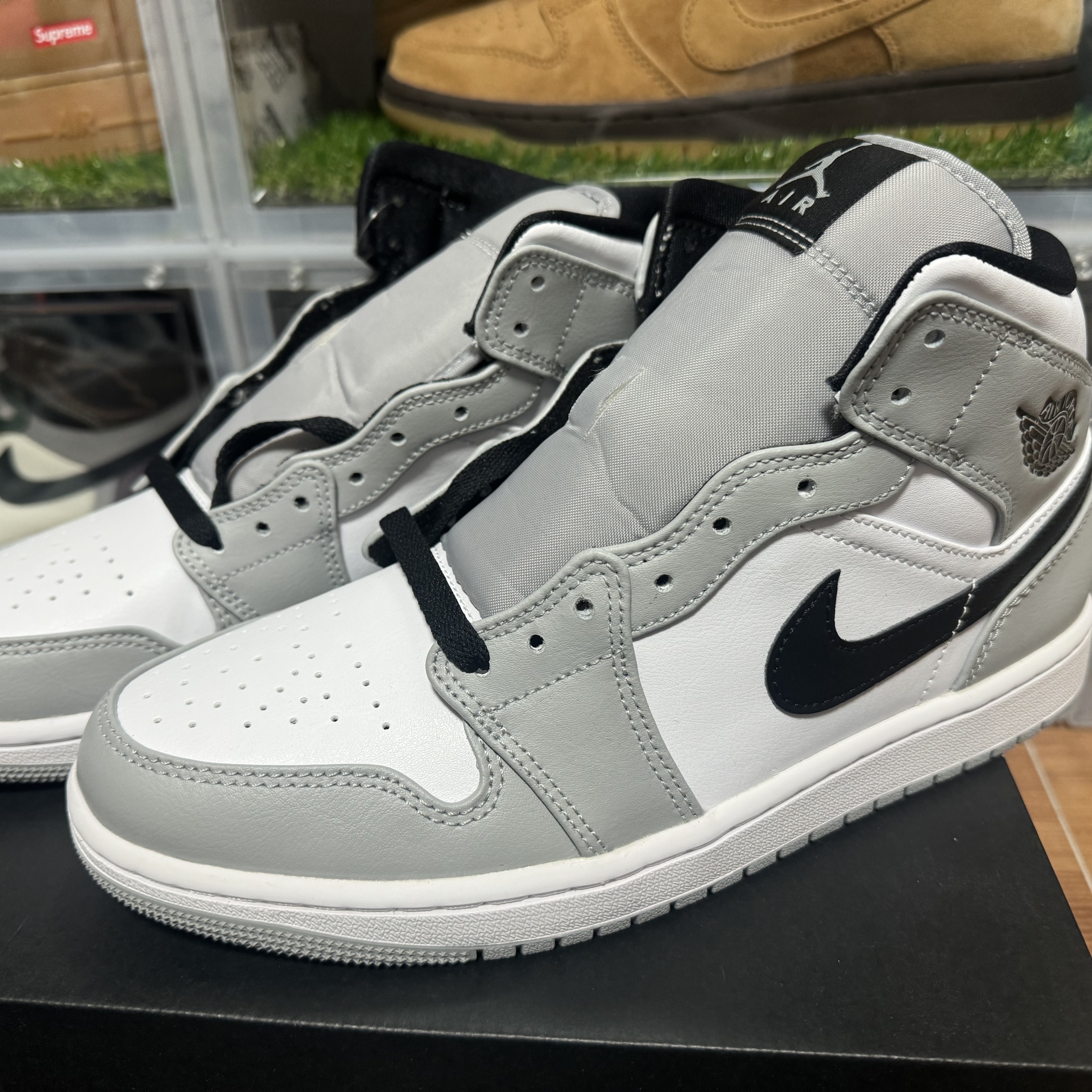 Jordan 1 Mid Light Smoke Grey 착용 스타일