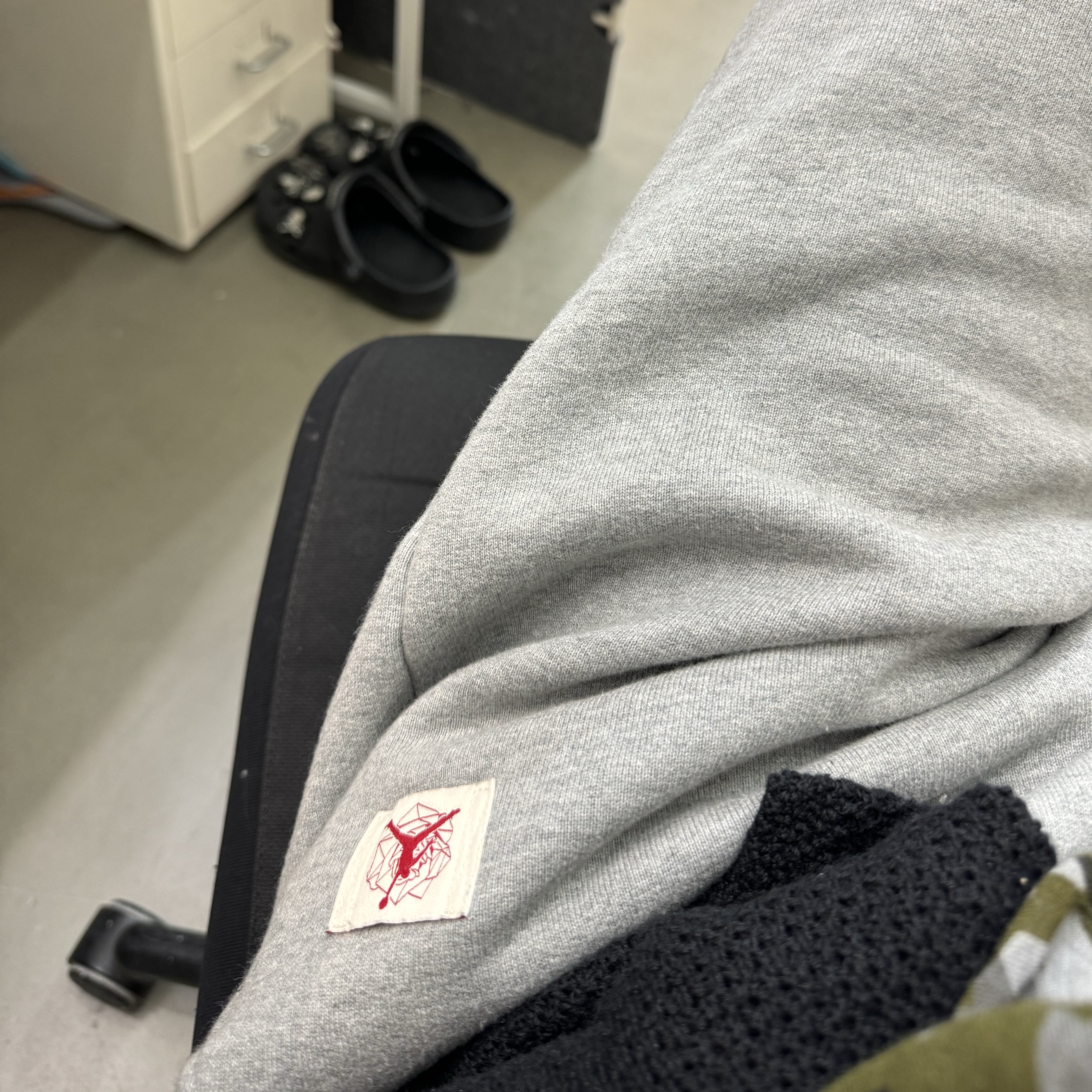 (W) Jordan x Teyana Taylor Fleece Pants Dark Grey Heather - Asia 착용 스타일