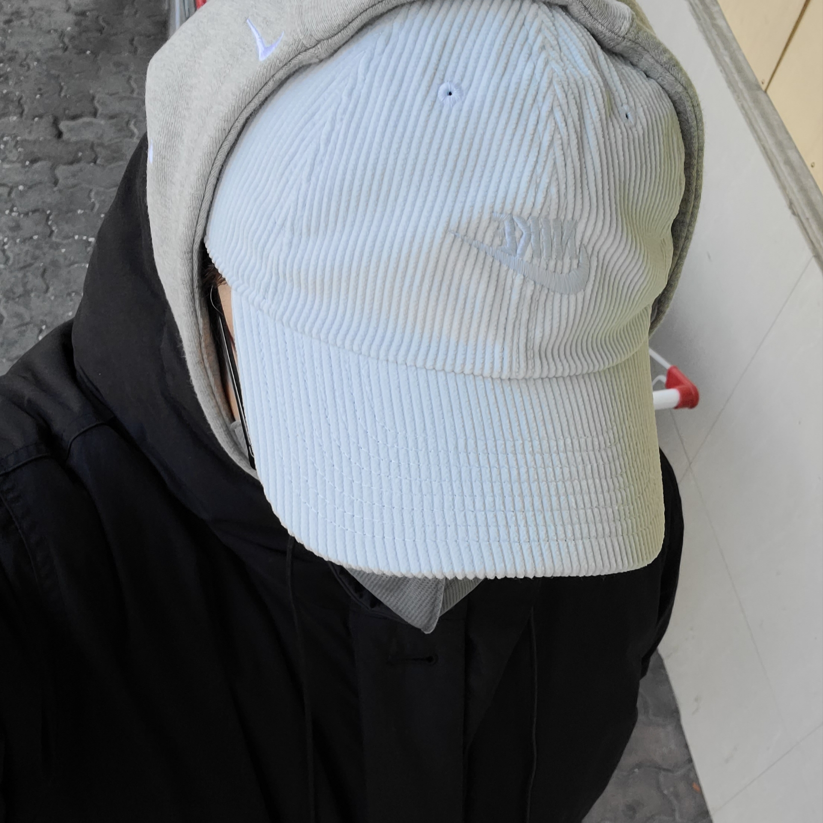 Nike Heritage 86 Corduroy Cap White, Nike NRG Swoosh Logo Hoodie Grey Heather 착용 스타일 - 3