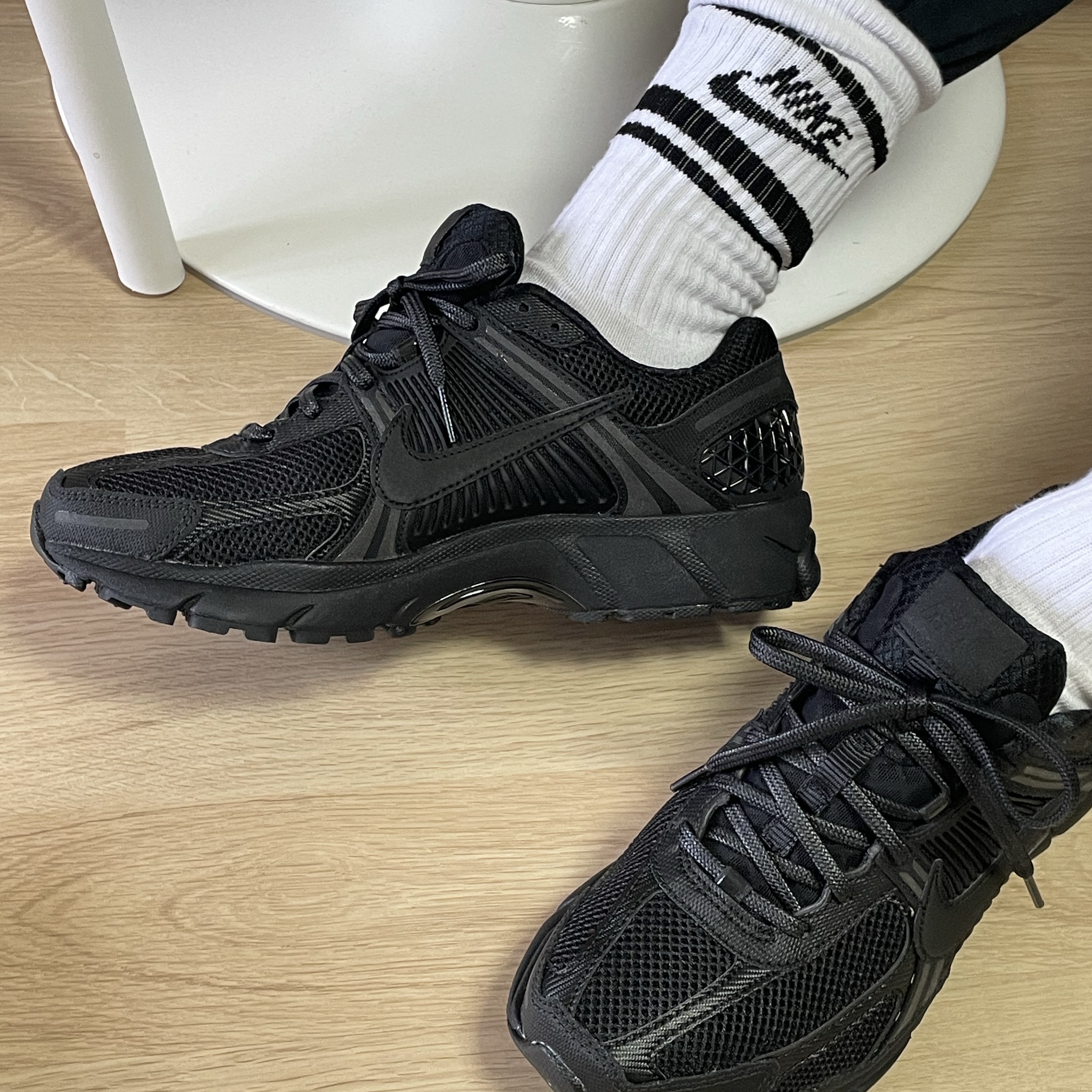 Nike Zoom Vomero 5 SP Black 착용 스타일
