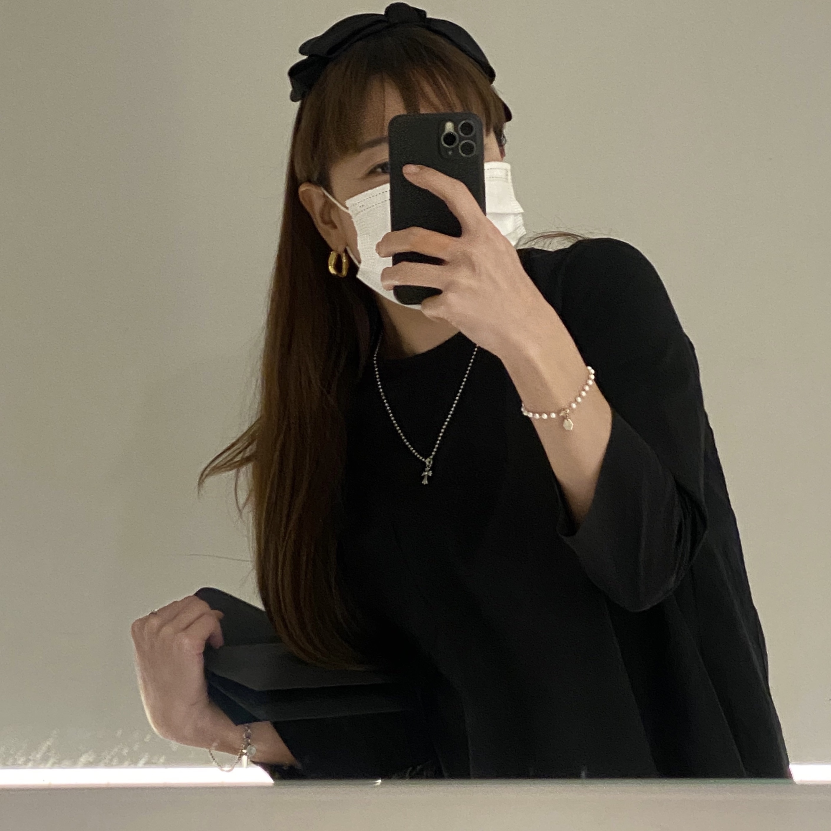 Celine Teen Classic Bag in Box Calfskin Black, Chrome Hearts Silichrome CH Cross Pendant Grey 2023 착용 스타일 - 2