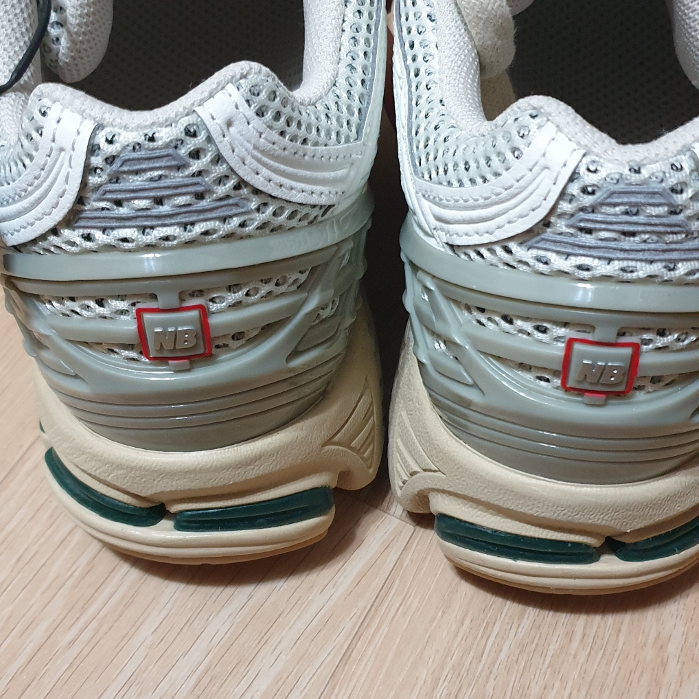 New Balance 1906R Silver Green 착용 스타일 - 4