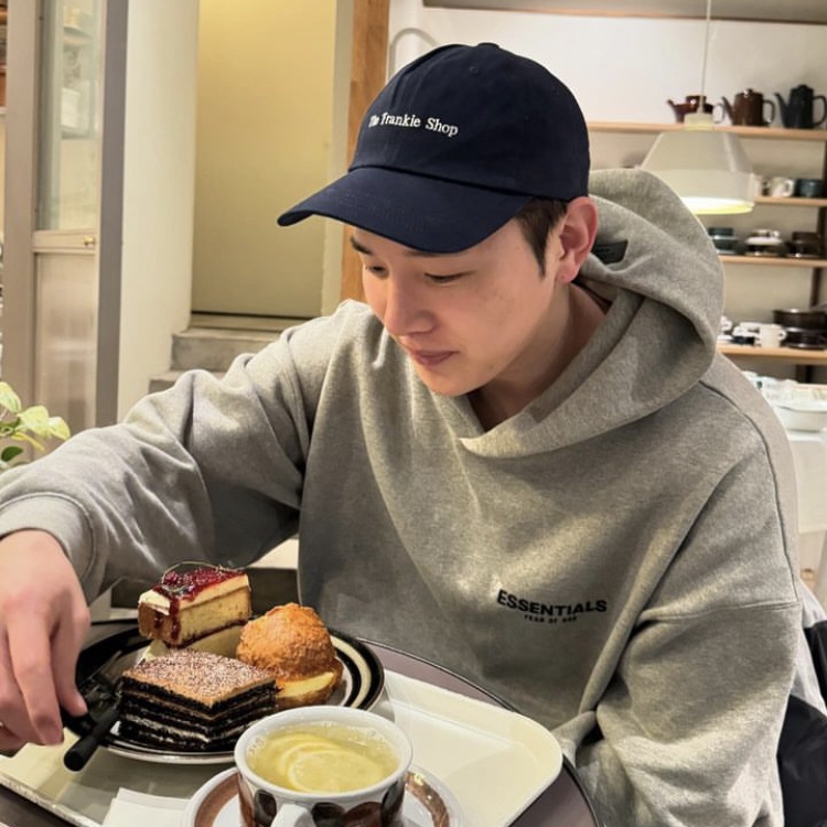 Essentials The Core Collection Hoodie Dark Oatmeal 착용 스타일