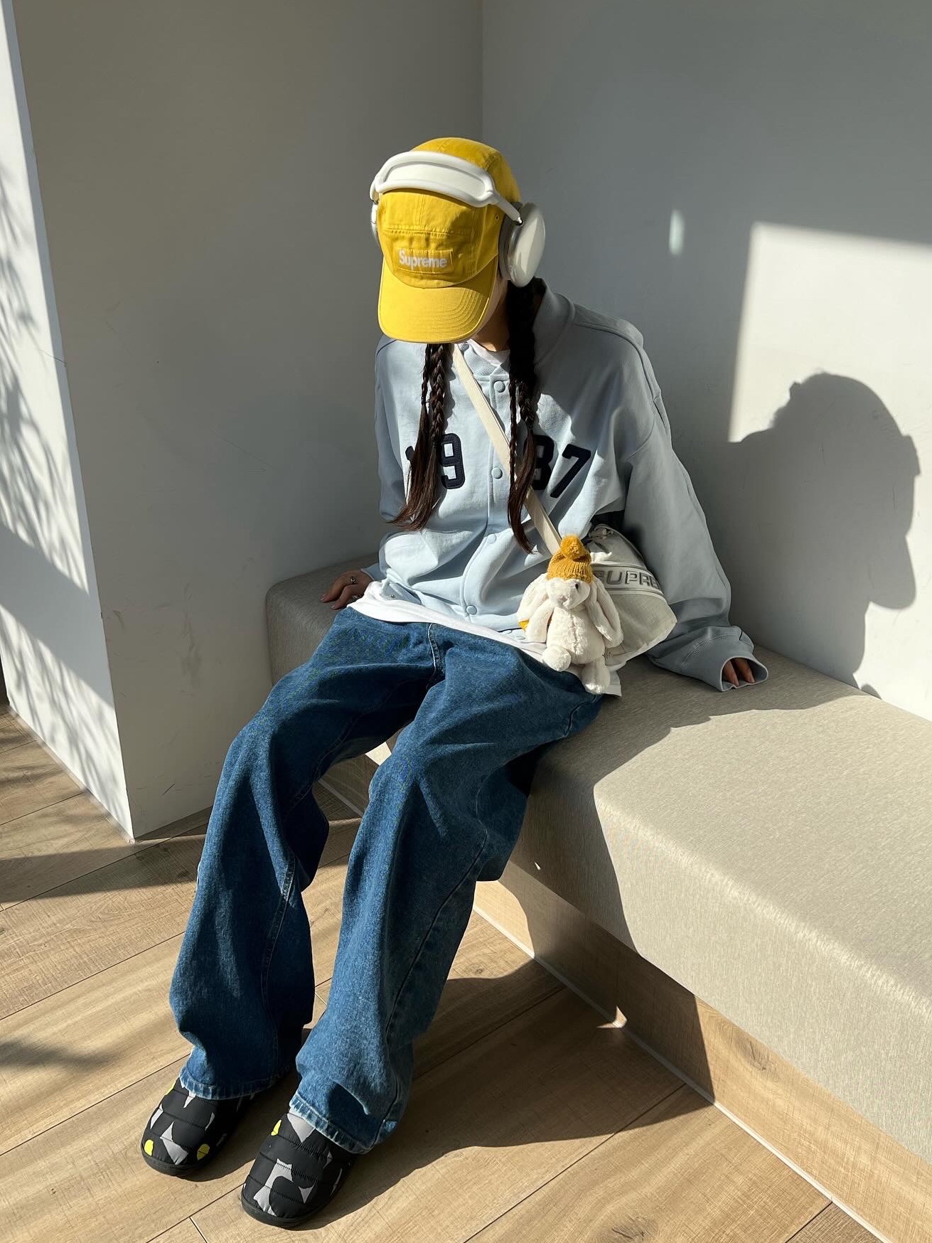 Supreme Washed Chino Twill Camp Cap Yellow - 23SS, Supreme Small Cinch Pouch White - 23FW 착용 스타일
