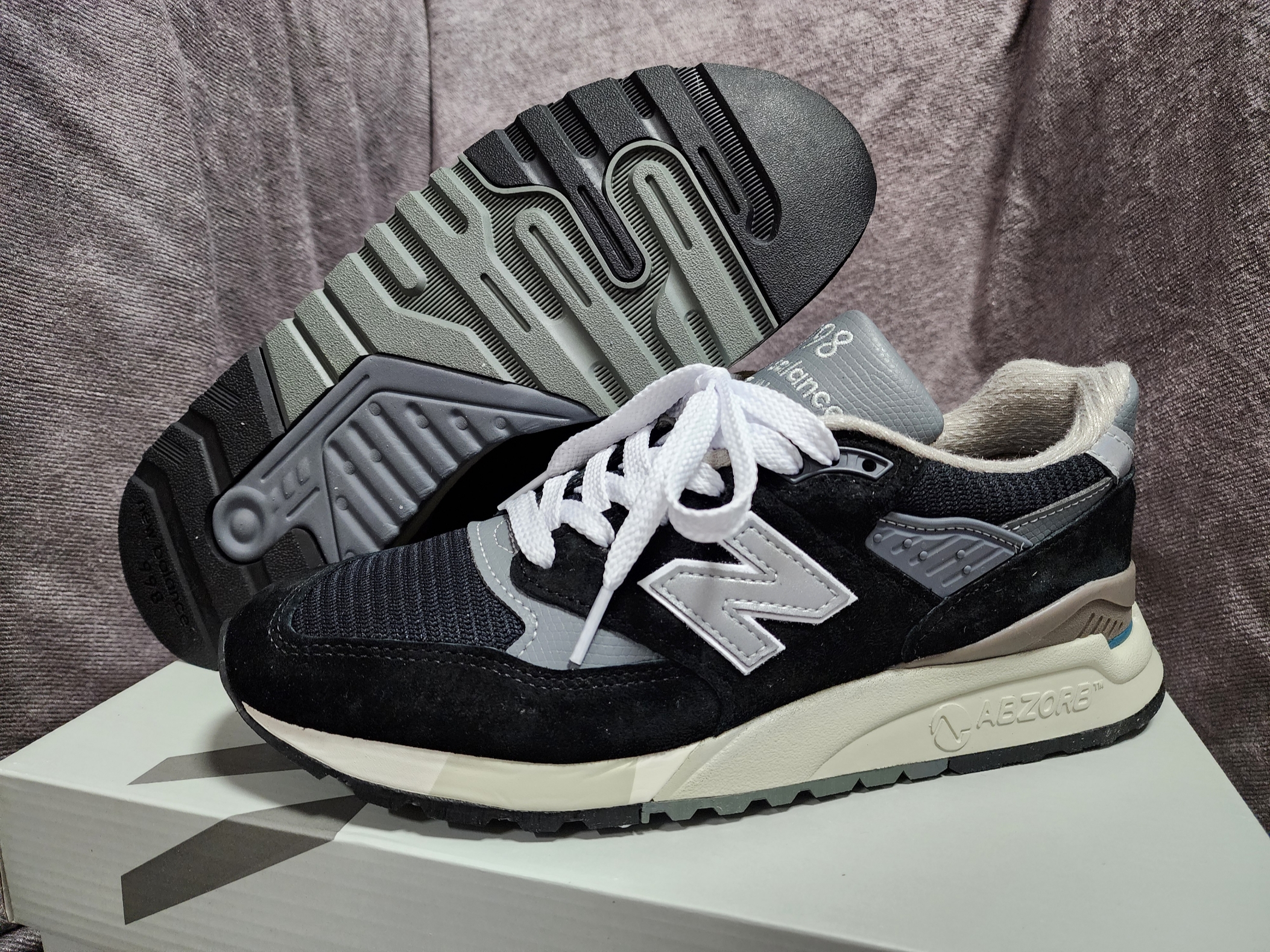 New Balance 998 Made in USA Black Silver 착용 스타일 - 2