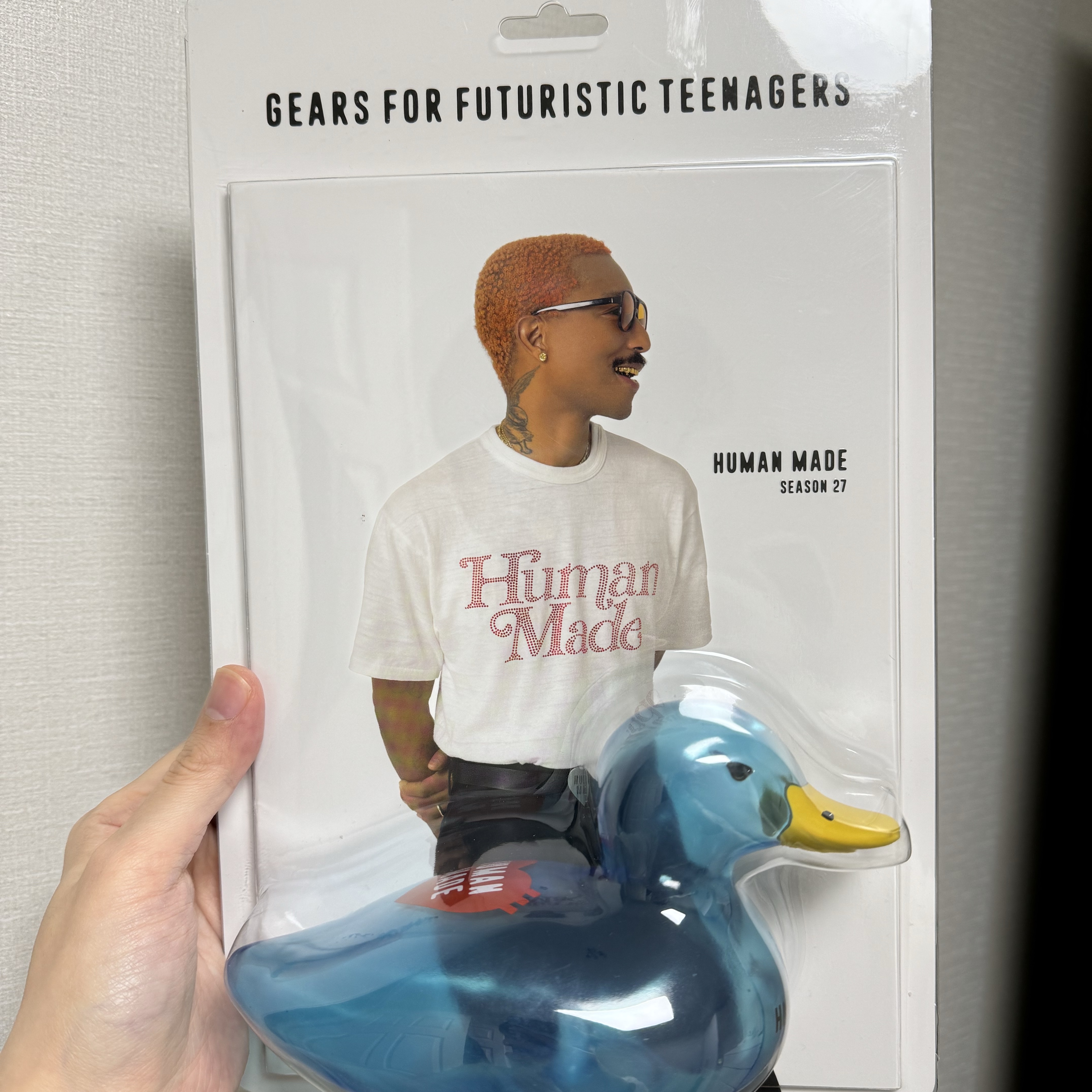 Human Made Book for Futuristic Teenagers Season 27 (With Blue Rubber Duck) 착용 스타일