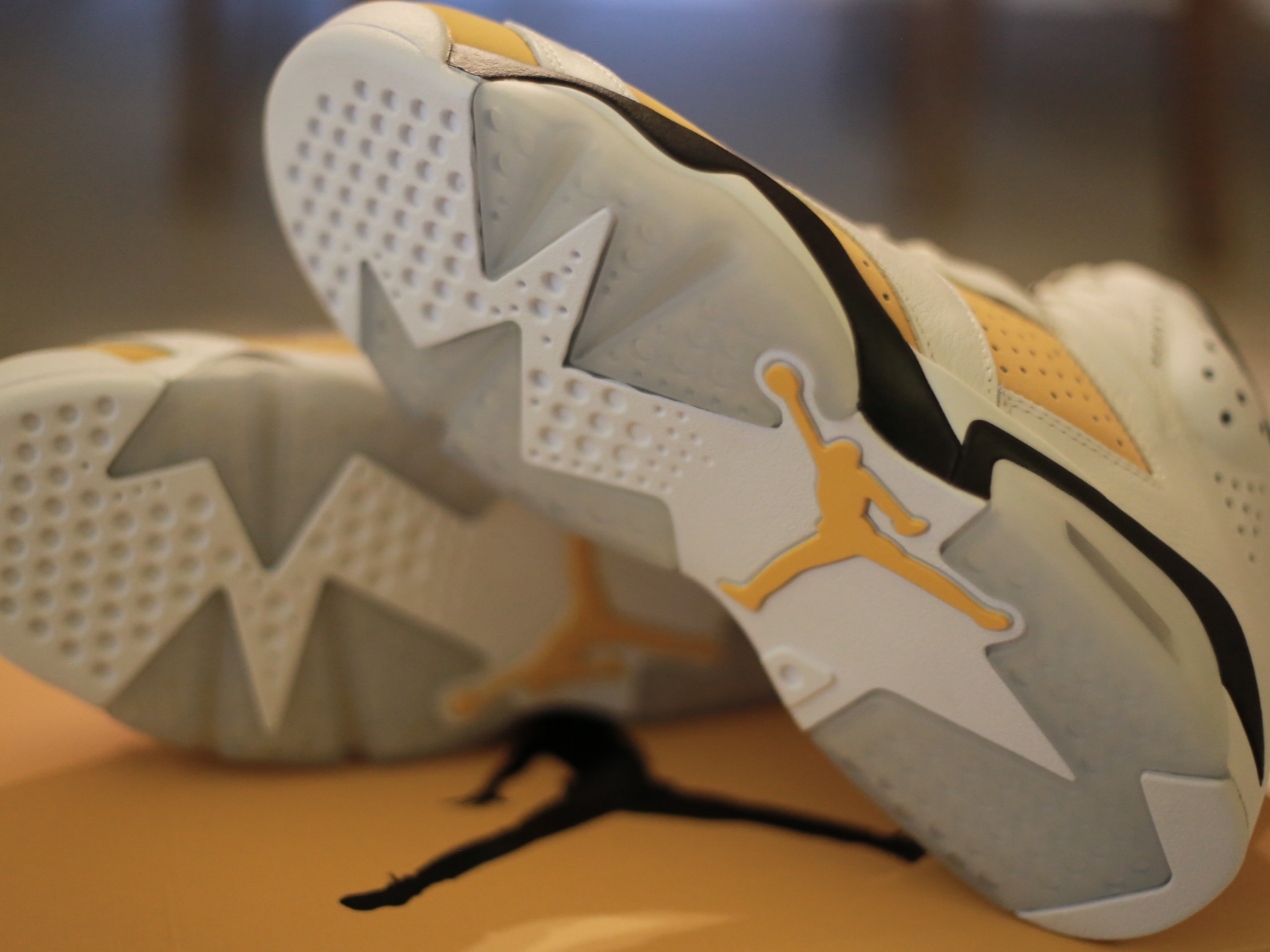 Jordan 6 Retro Yellow Ochre 착용 스타일 - 5