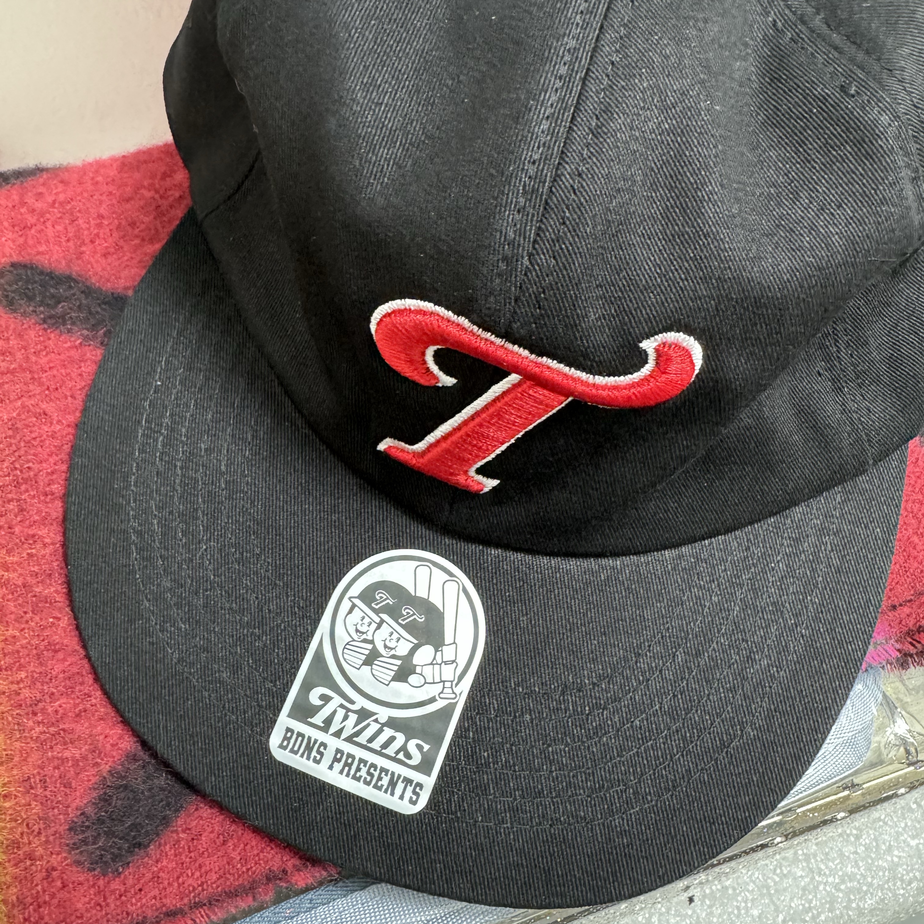 BDNS x LG TWINS Classic Logo Cap Black 착용 스타일