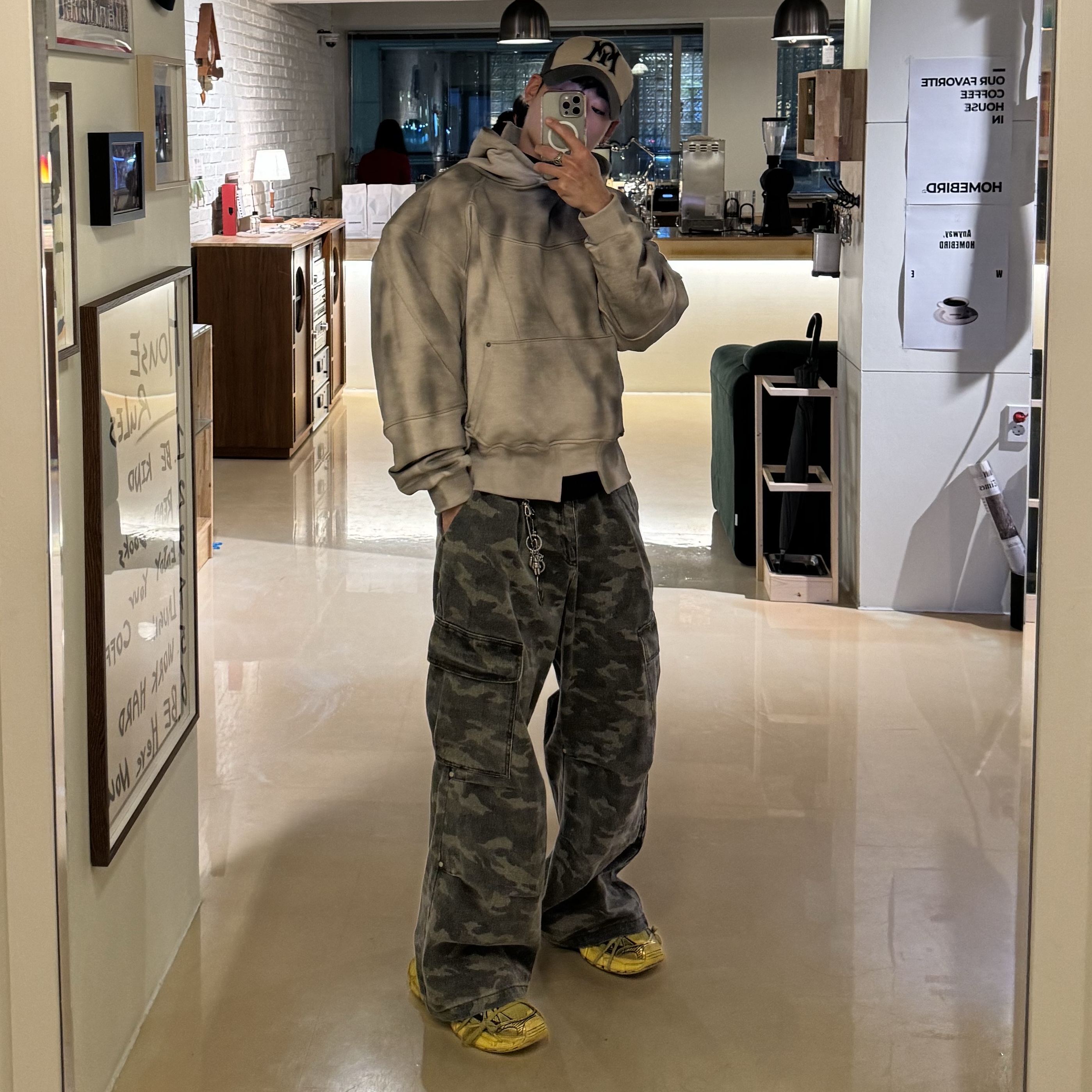 Balenciaga 3XL Sneakers Yellow Black 착용 스타일 - 3