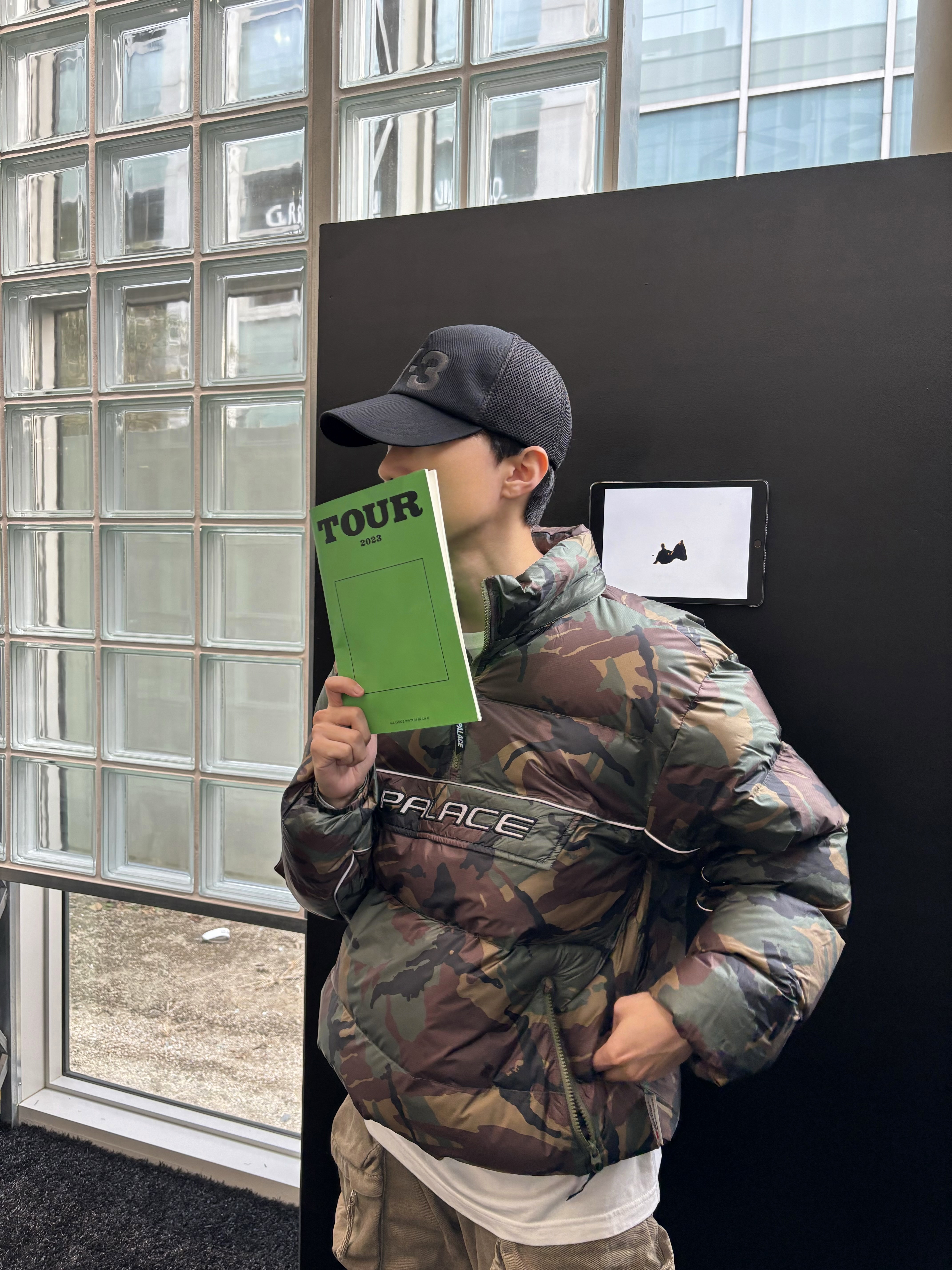 Palace Pertex P90 Puffa Jacket Camo - 23SS, Zara Utility Cargo Jeans Dark Sand 착용 스타일 - 2